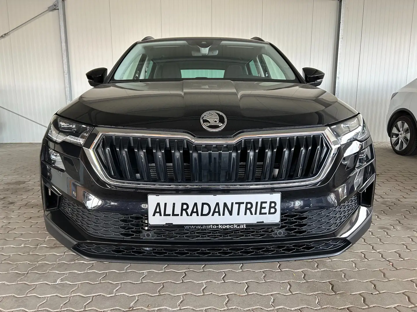 Skoda Karoq Selection 4x4 Schwarz - 2