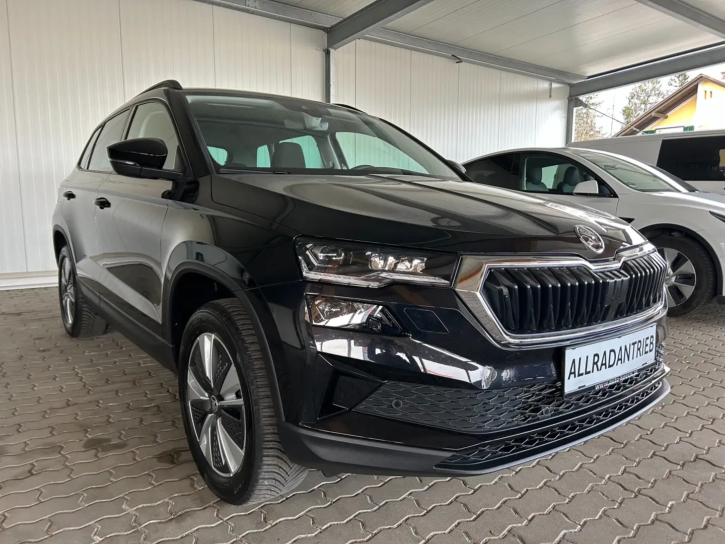 Skoda Karoq Selection 4x4 Schwarz - 1