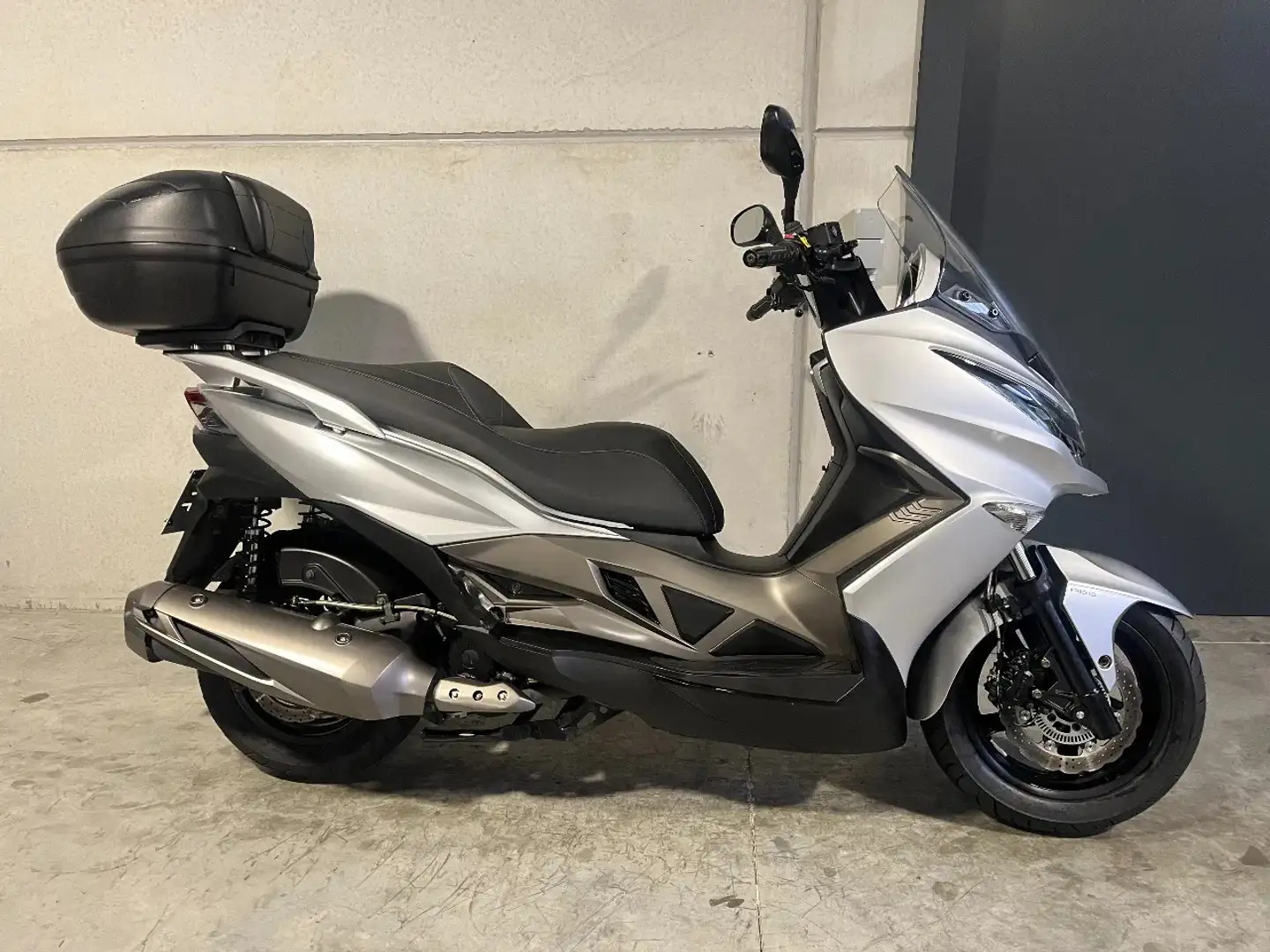 Kawasaki J300 luxescooter met topcase - 2