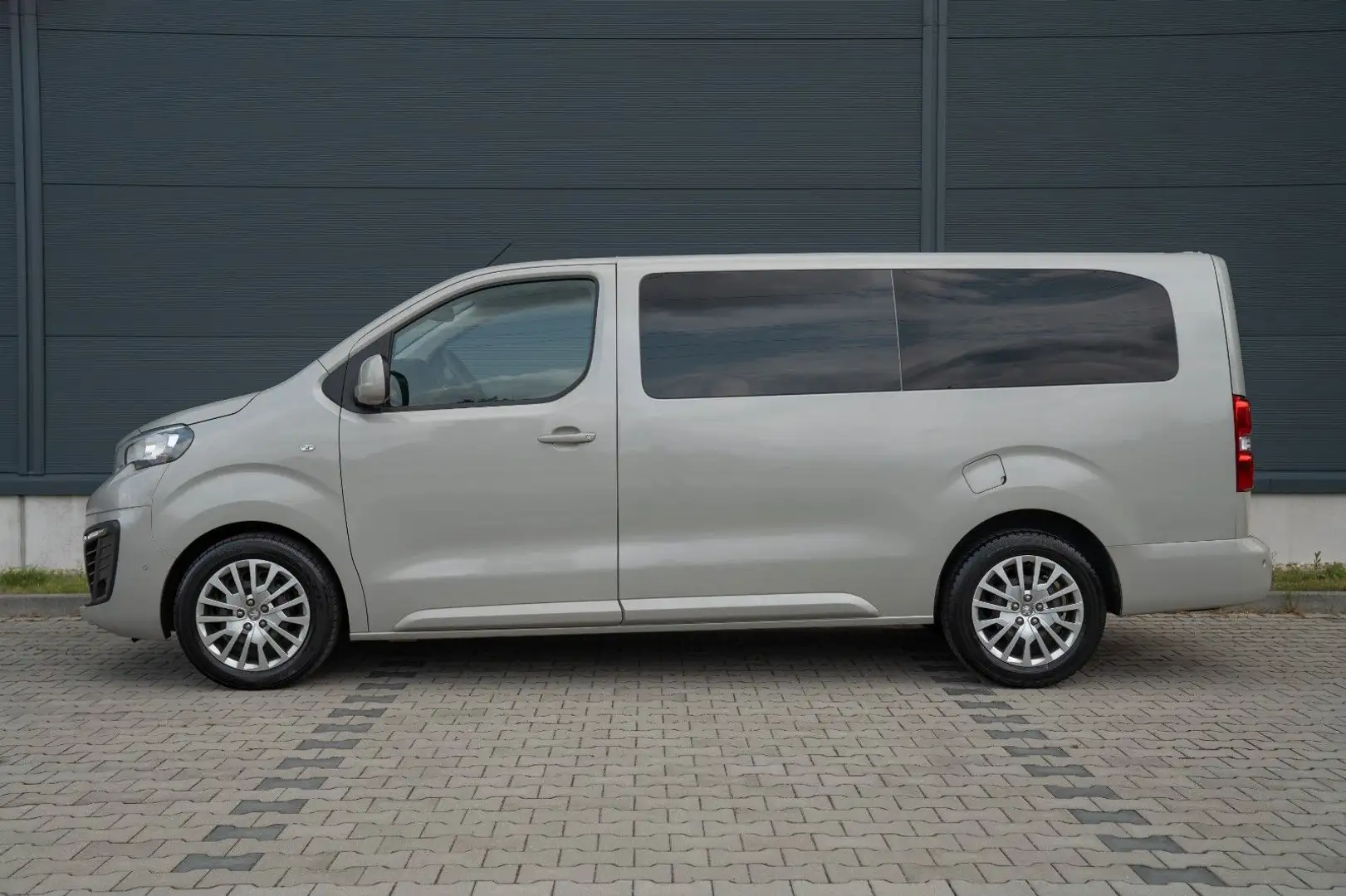 Peugeot Traveller Business L3*9 Sitzer*Automatik*HUD*AHK Grau - 2