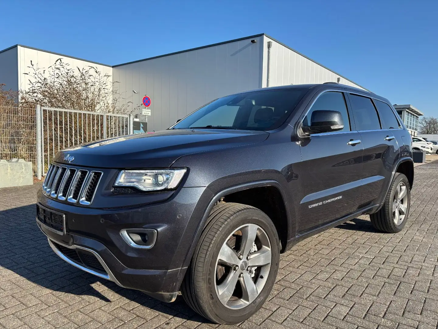 Jeep Grand Cherokee 3.0 CRD Overland AHK-3,5t VOLL Šedá - 2