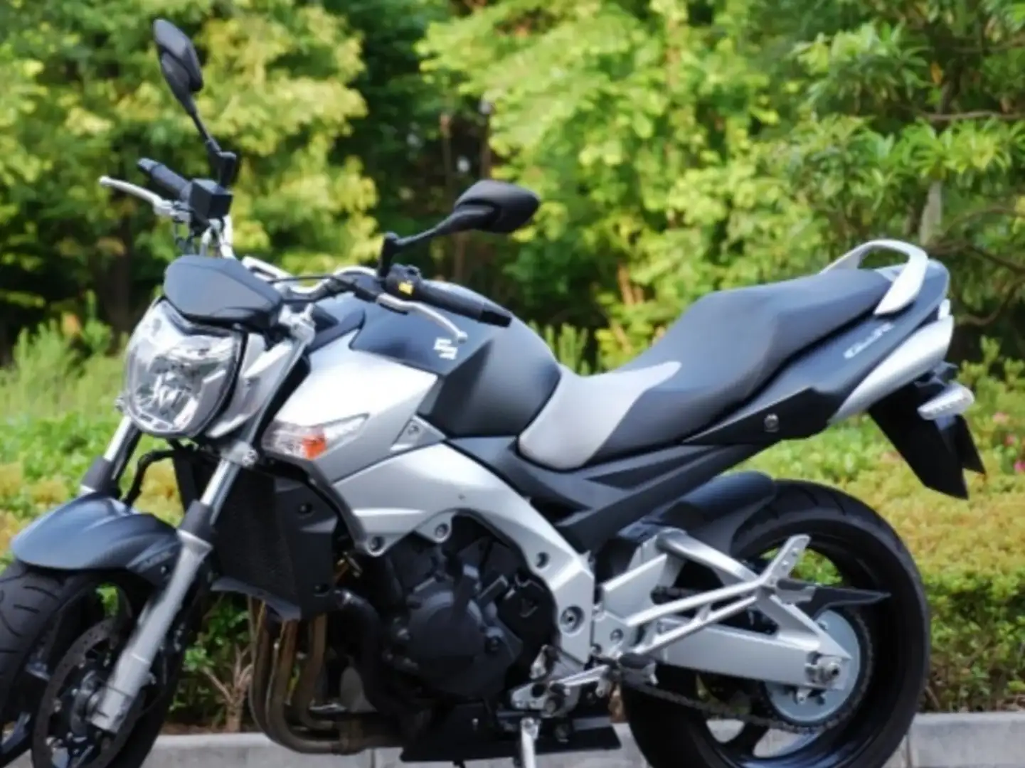 Suzuki GSR 600 Negru - 2