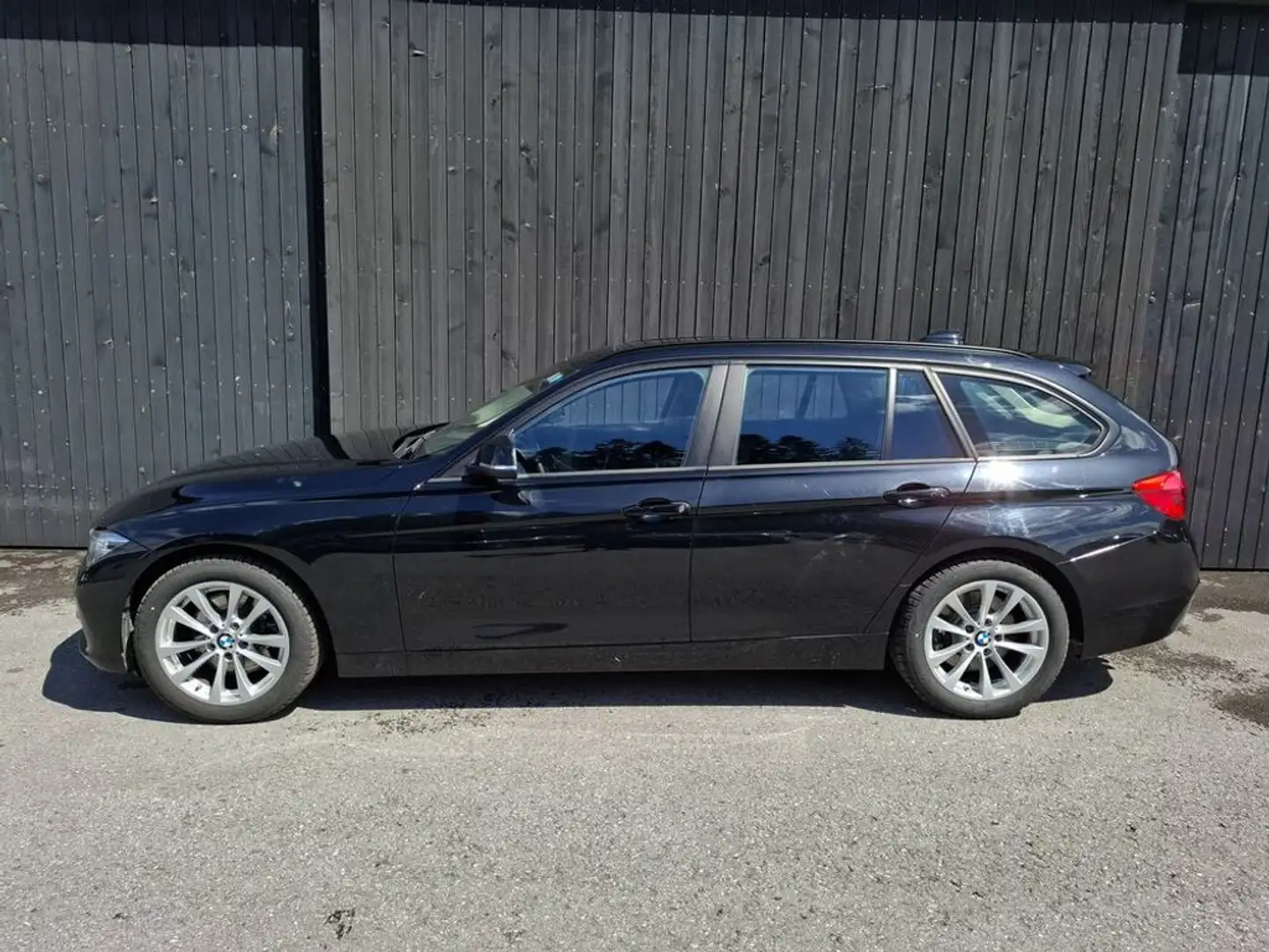 BMW 330 30 d xDrive Advantage I Head-Up I Panorama Schwarz - 2