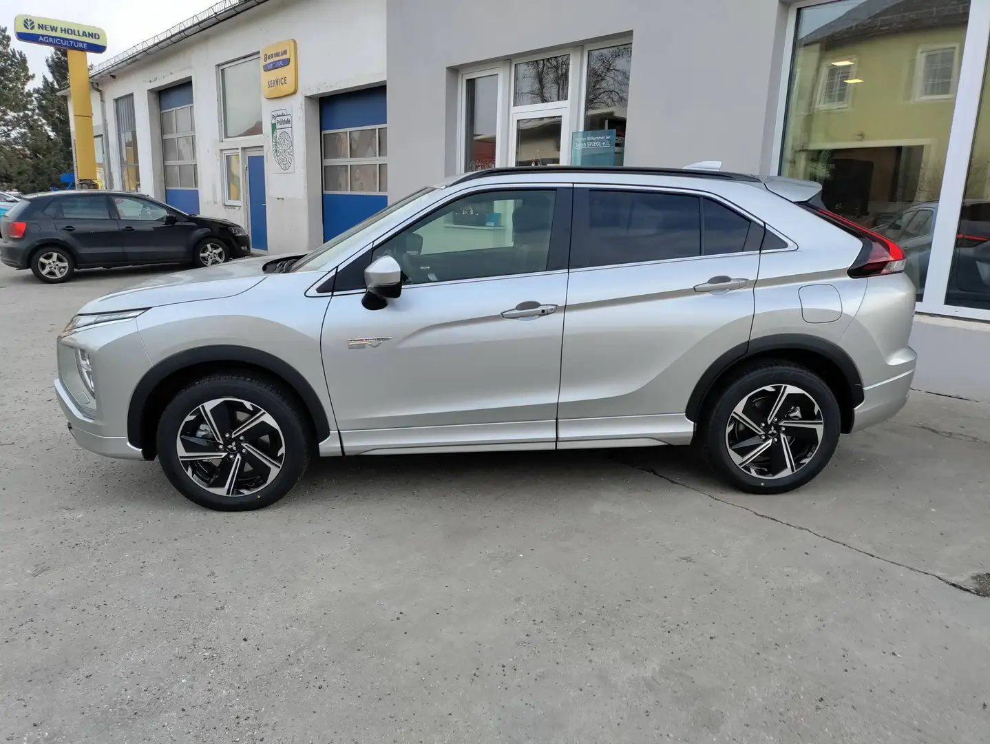 Mitsubishi Eclipse Cross Eclipse Cross 2,4 PHEV 4WD Aut. Diamond Silber - 2