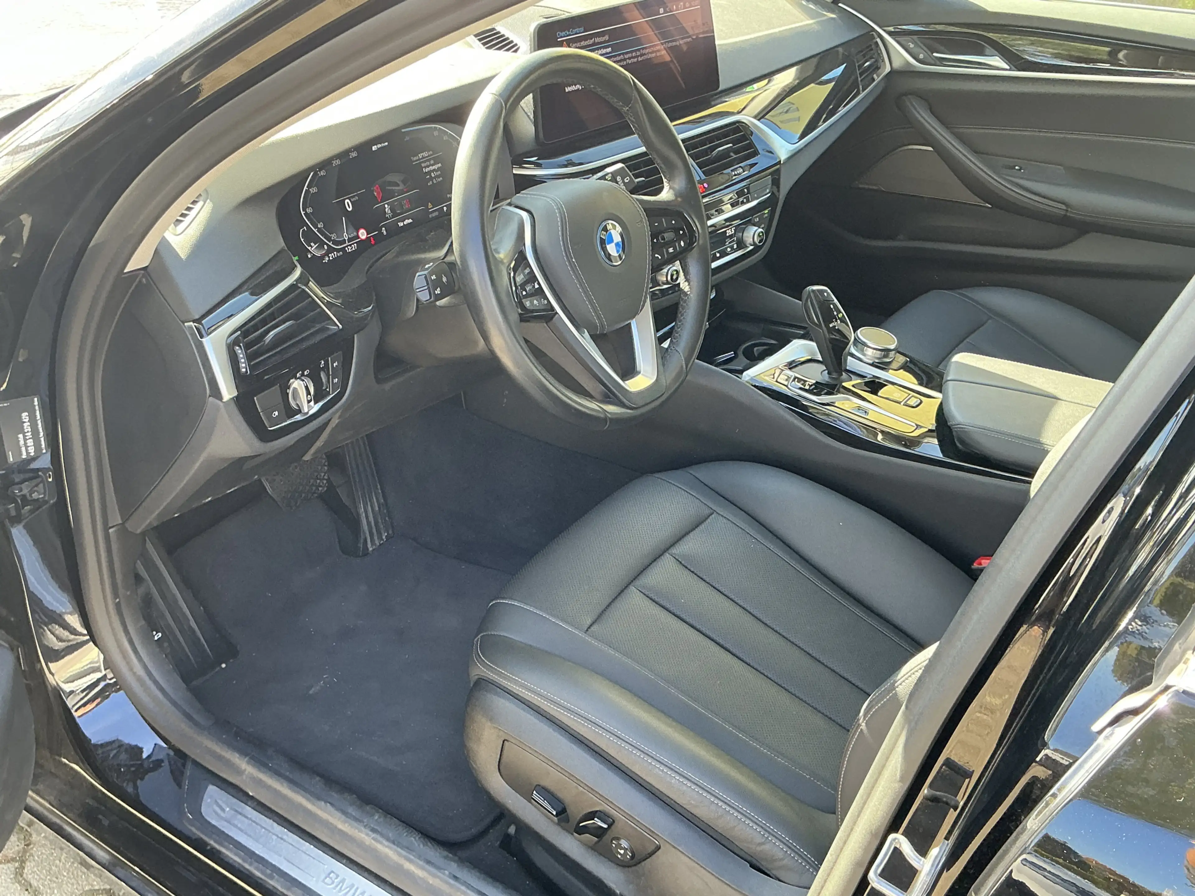 BMW 530 e Business Leder R.Cam Navi HUD ACC AHK — photo 3