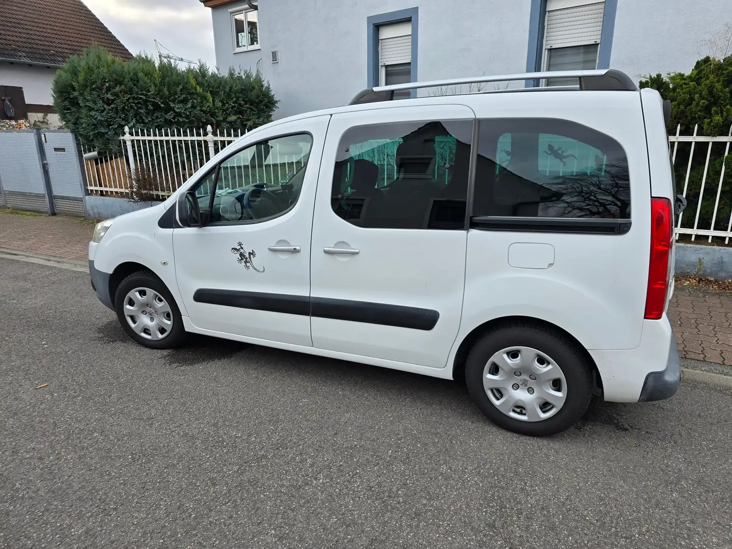 Peugeot Partner Partner Tepee 110 Family Weiß - 2