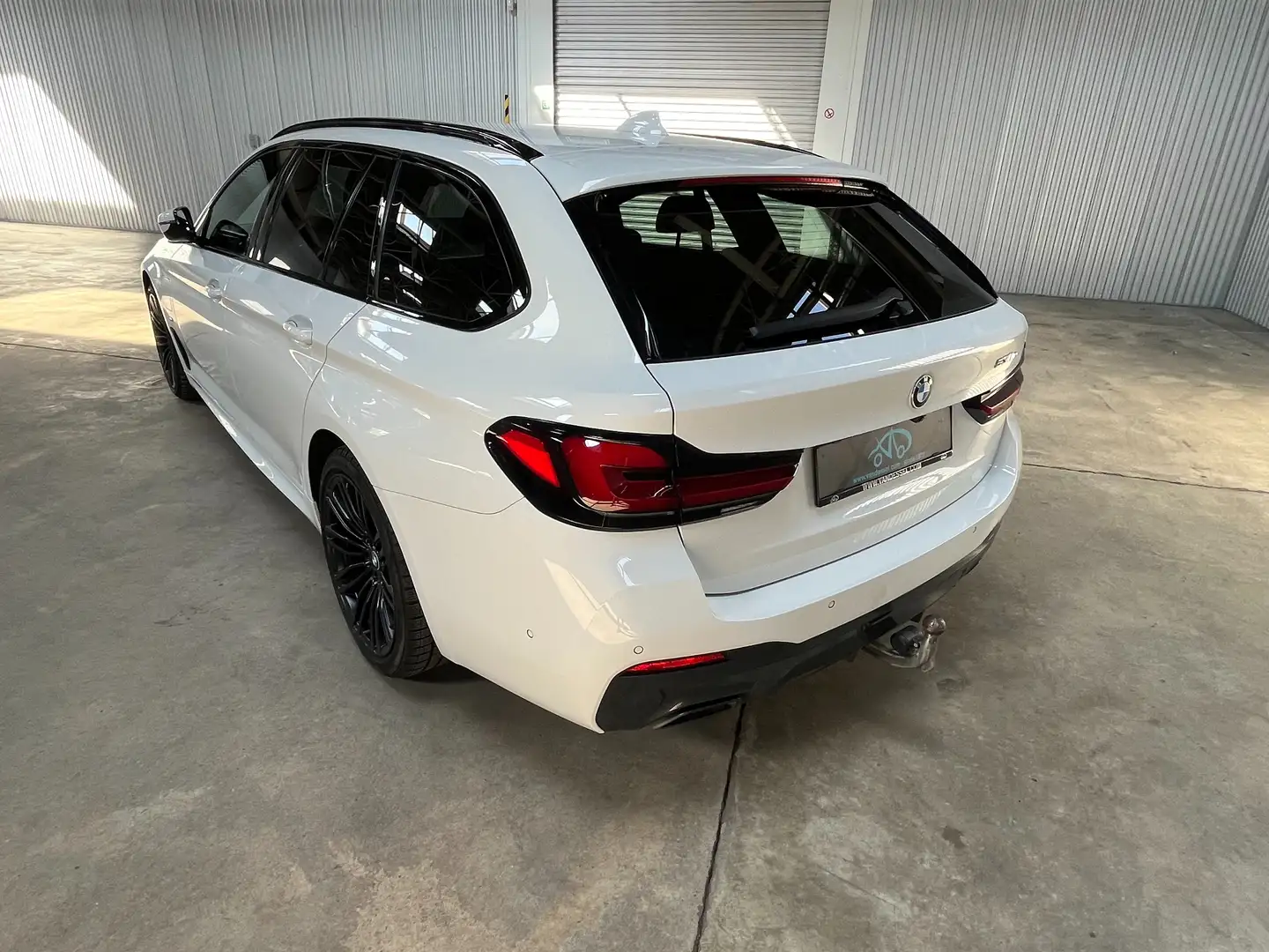 BMW 530 Touring 530eAS PHEV M Sport Laser ACC Trekhaak Wit - 2