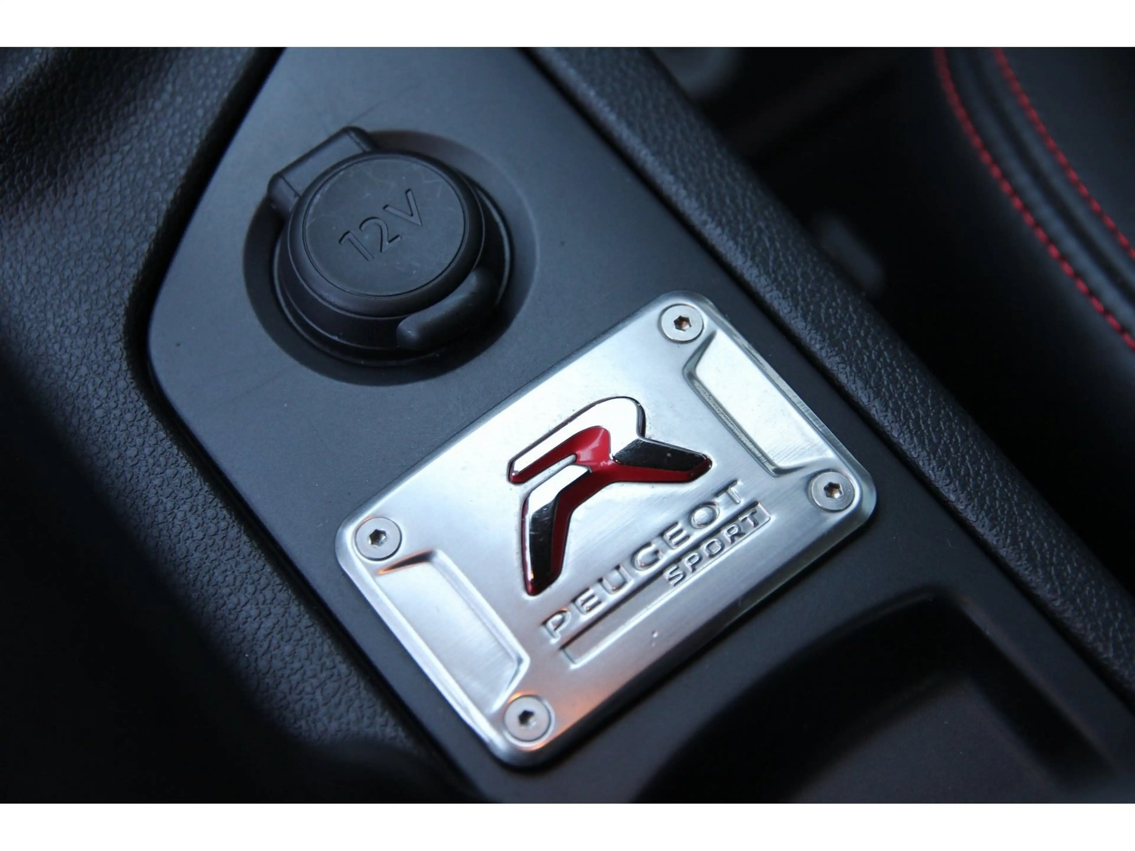 Peugeot RCZ 1.6 270 THP R — photo 15