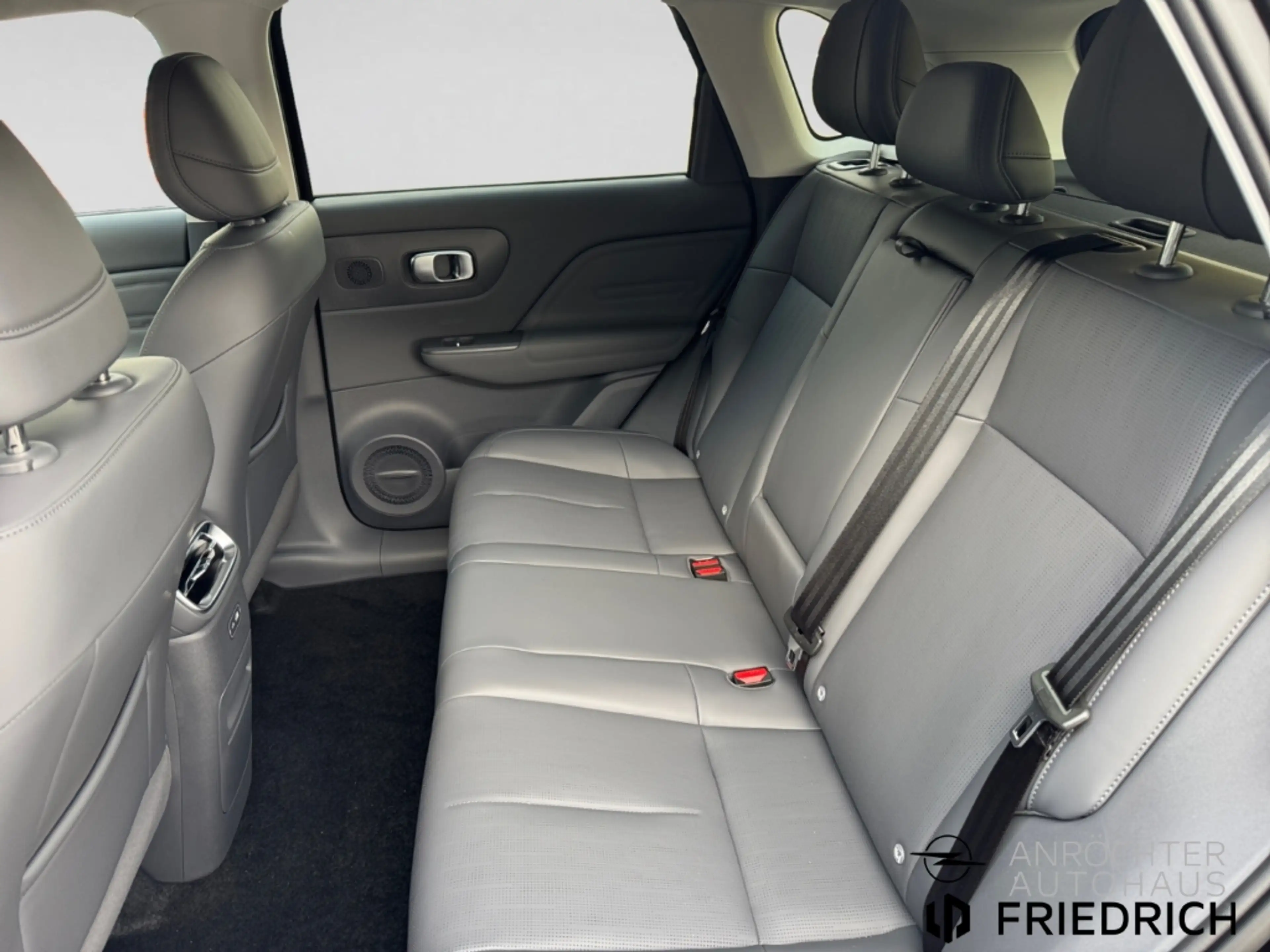 Leapmotor Others 160 kW Hybrid EV Design — photo 13