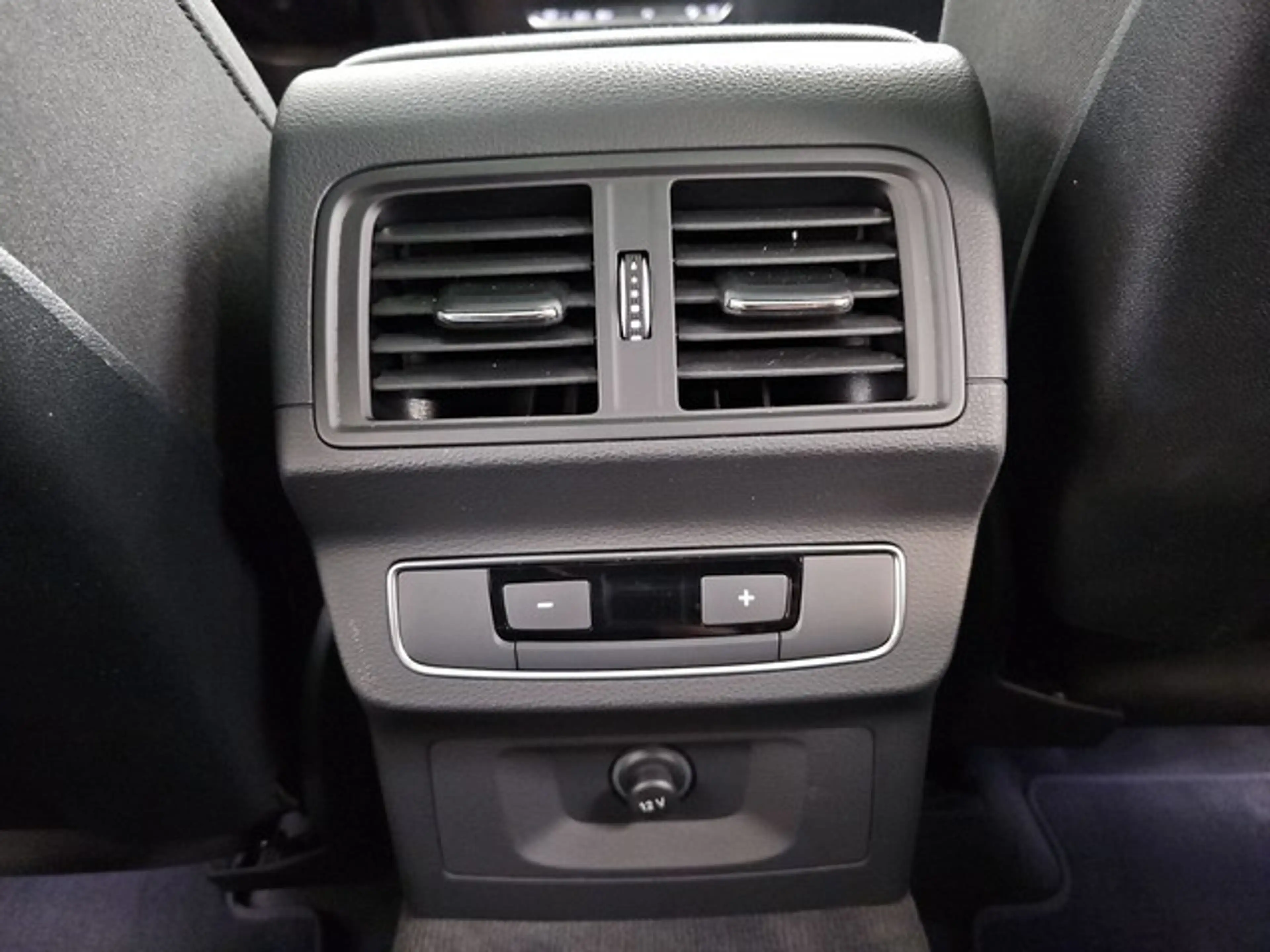 Audi Q5 S line MATRIX LED AHK PANO KAMERA NAVI DIGITAL ... — photo 11