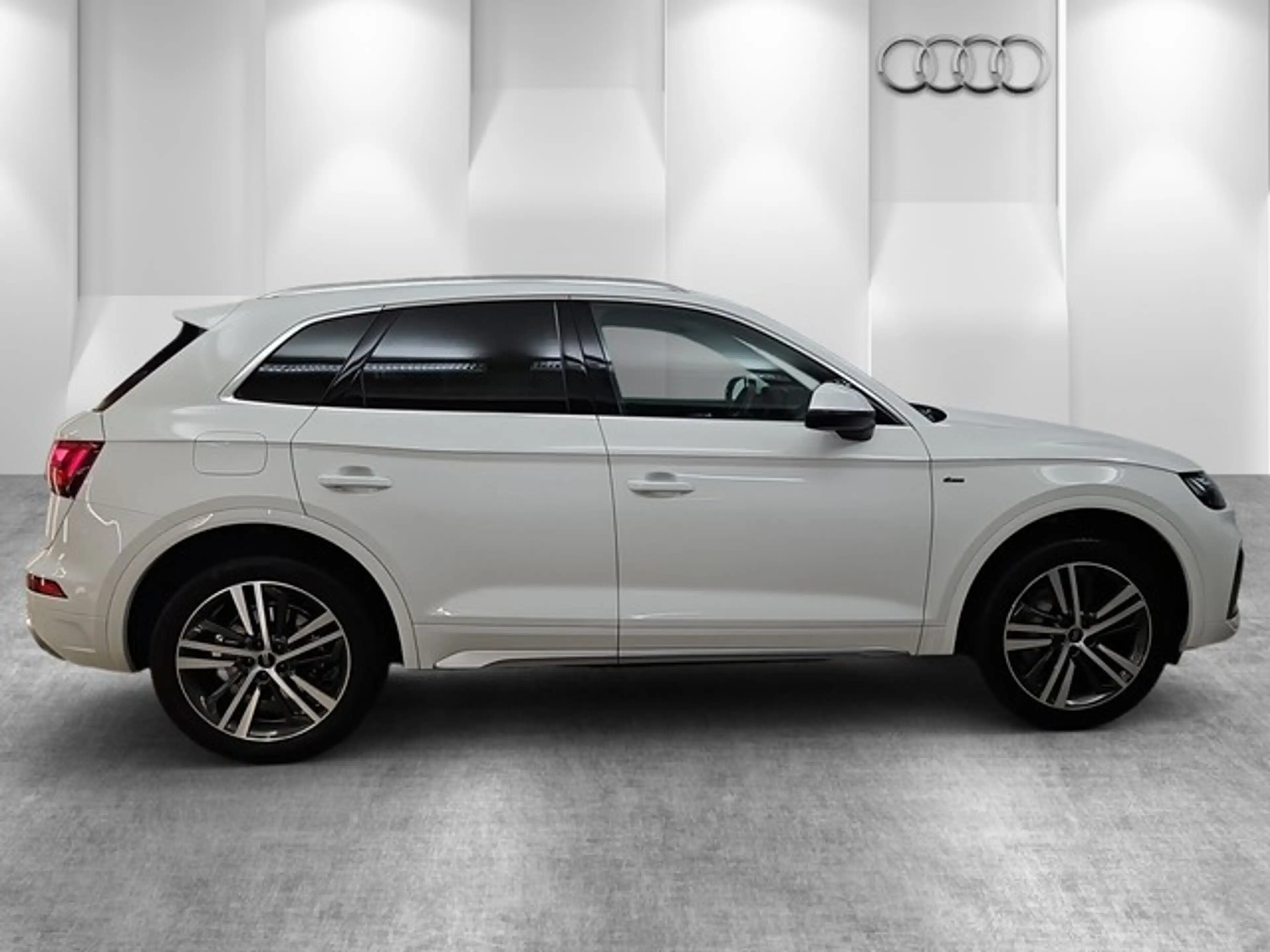 Audi Q5 S line MATRIX LED AHK PANO KAMERA NAVI DIGITAL ... — photo 13