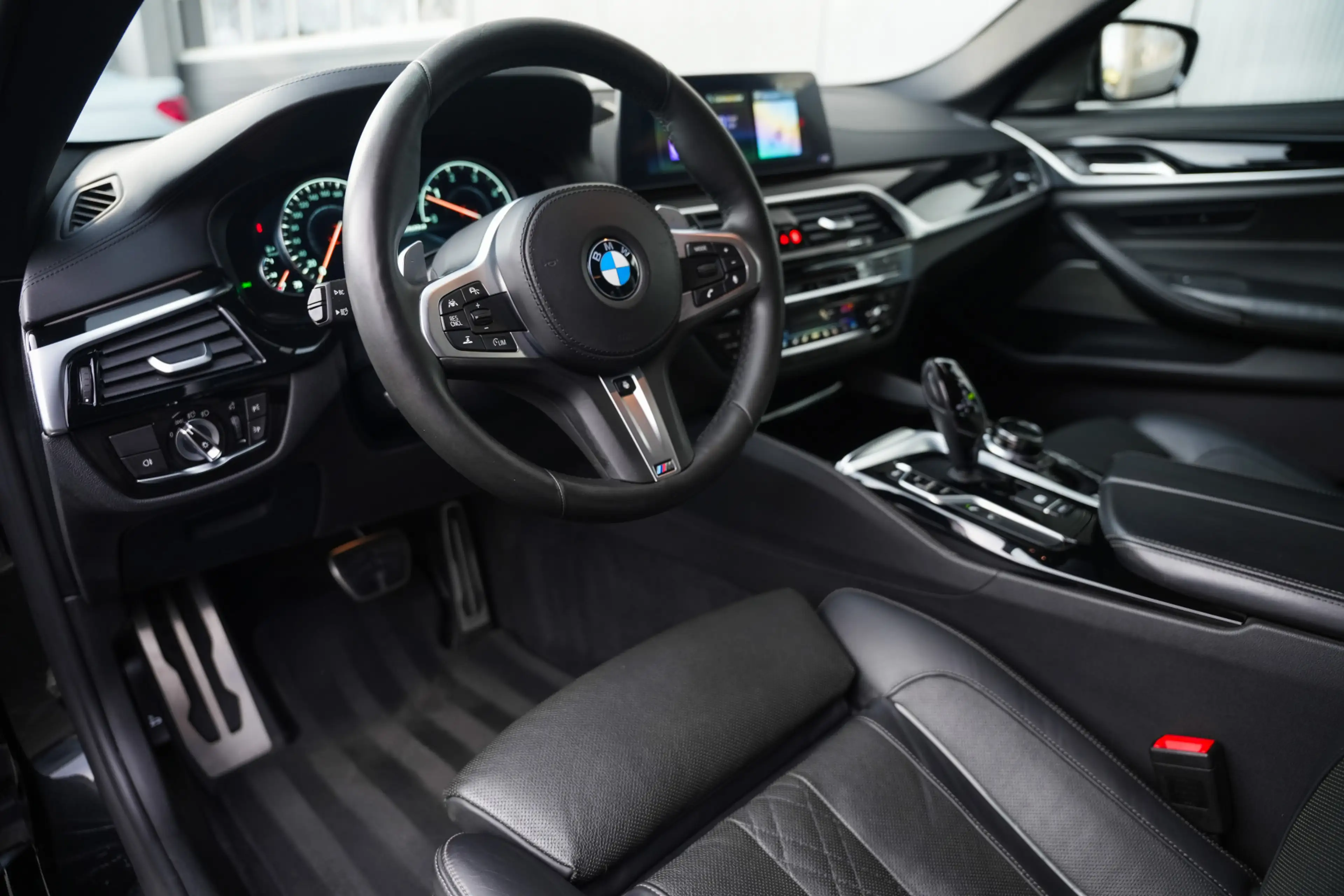 BMW M550 5-serie Touring M550d 400pk xDrive High Executive — photo 4