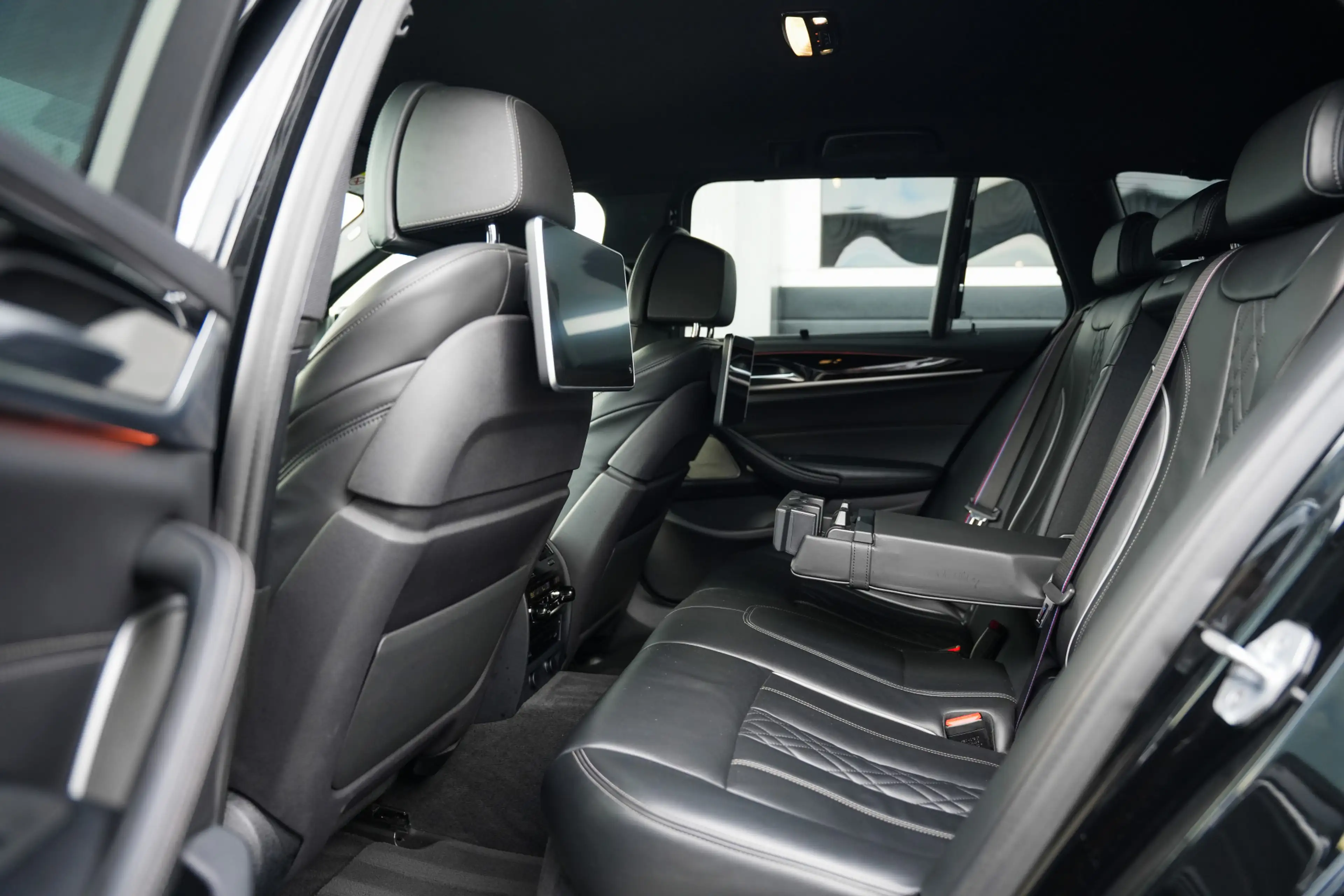 BMW M550 5-serie Touring M550d 400pk xDrive High Executive — photo 15