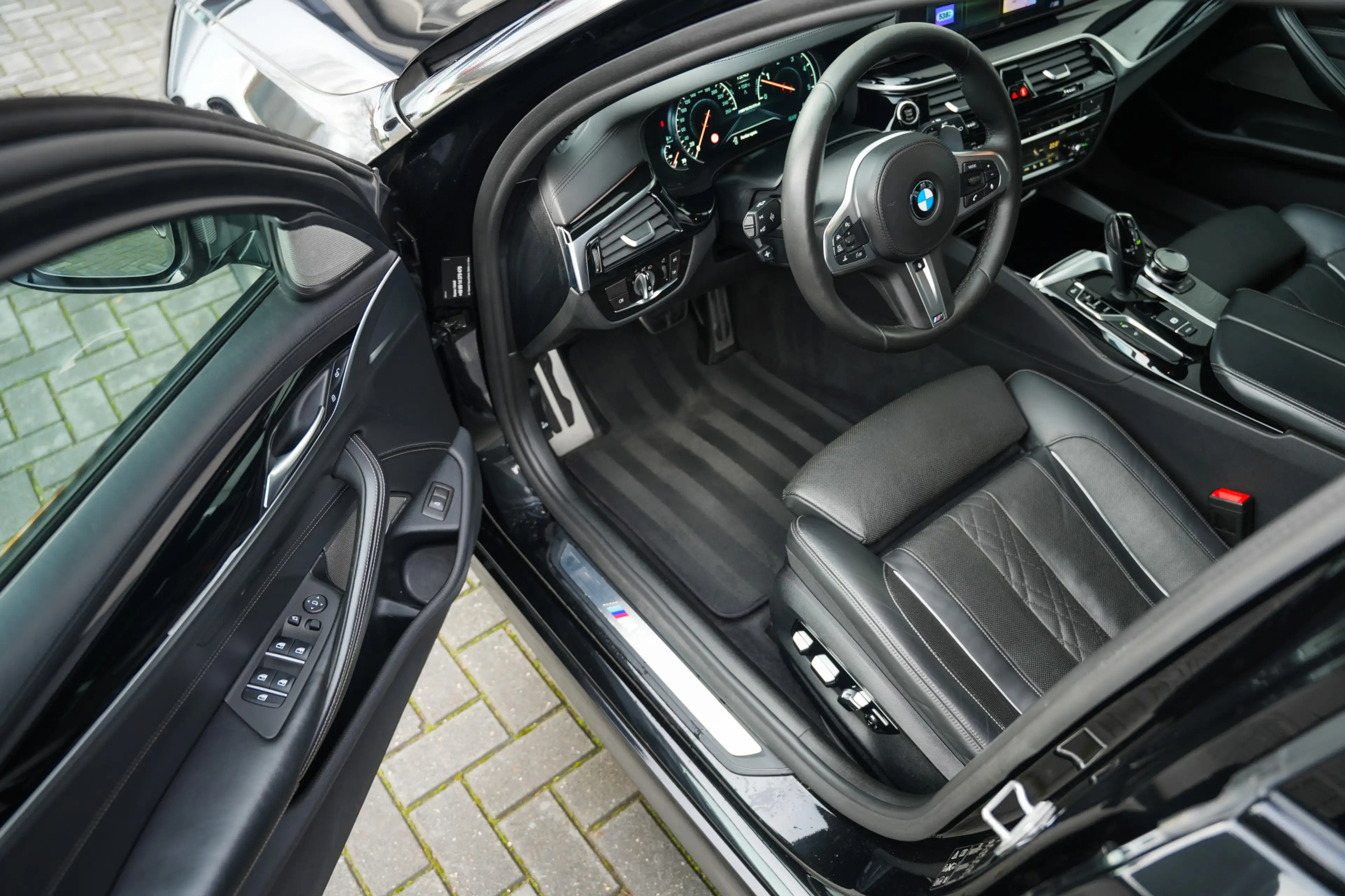 BMW M550 5-serie Touring M550d 400pk xDrive High Executive — photo 11