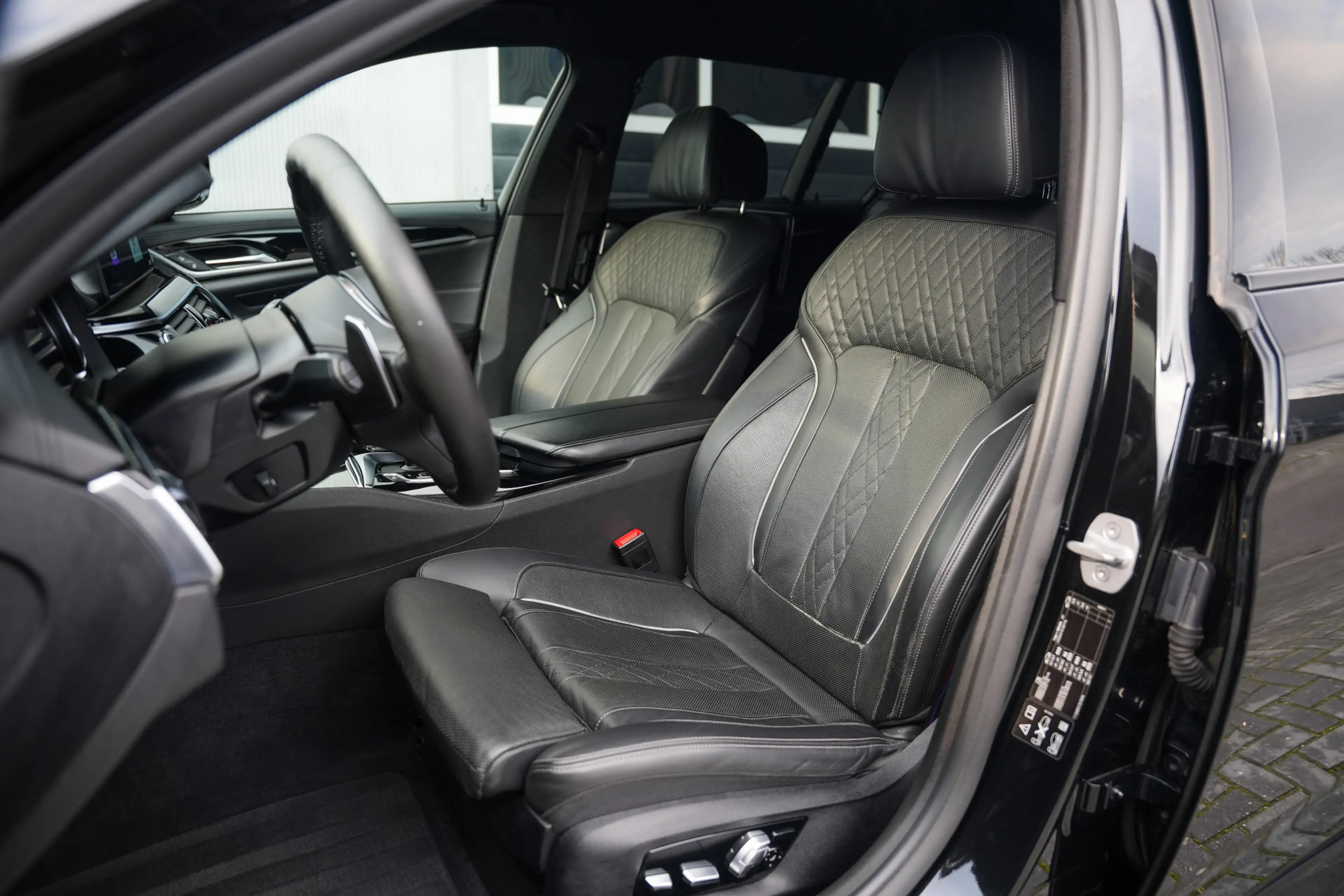 BMW M550 5-serie Touring M550d 400pk xDrive High Executive — photo 3