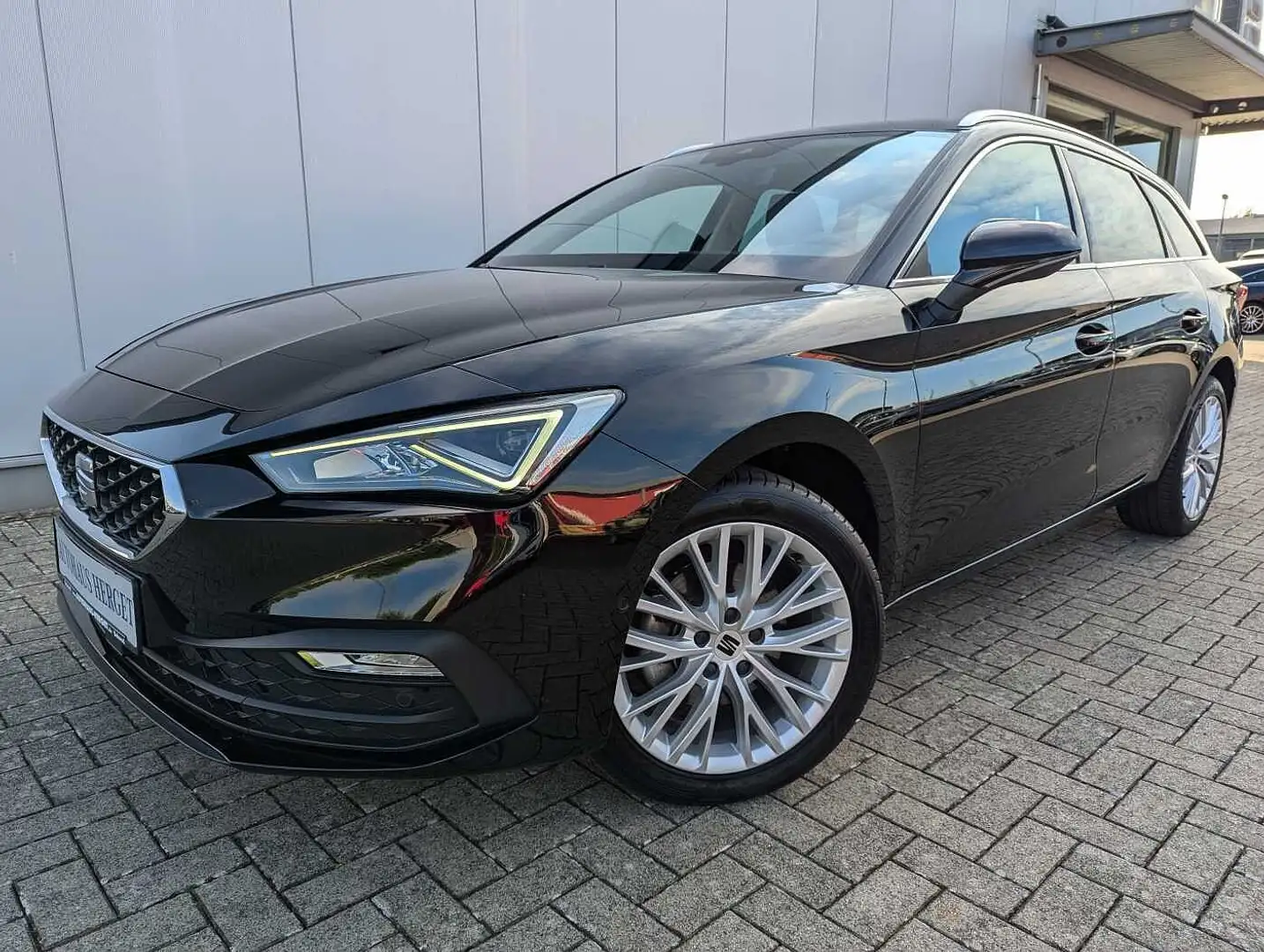 SEAT Leon Sportstourer 1.5 TSI ACT OPF Xcellence 1.Hand/RFK/ Schwarz - 1