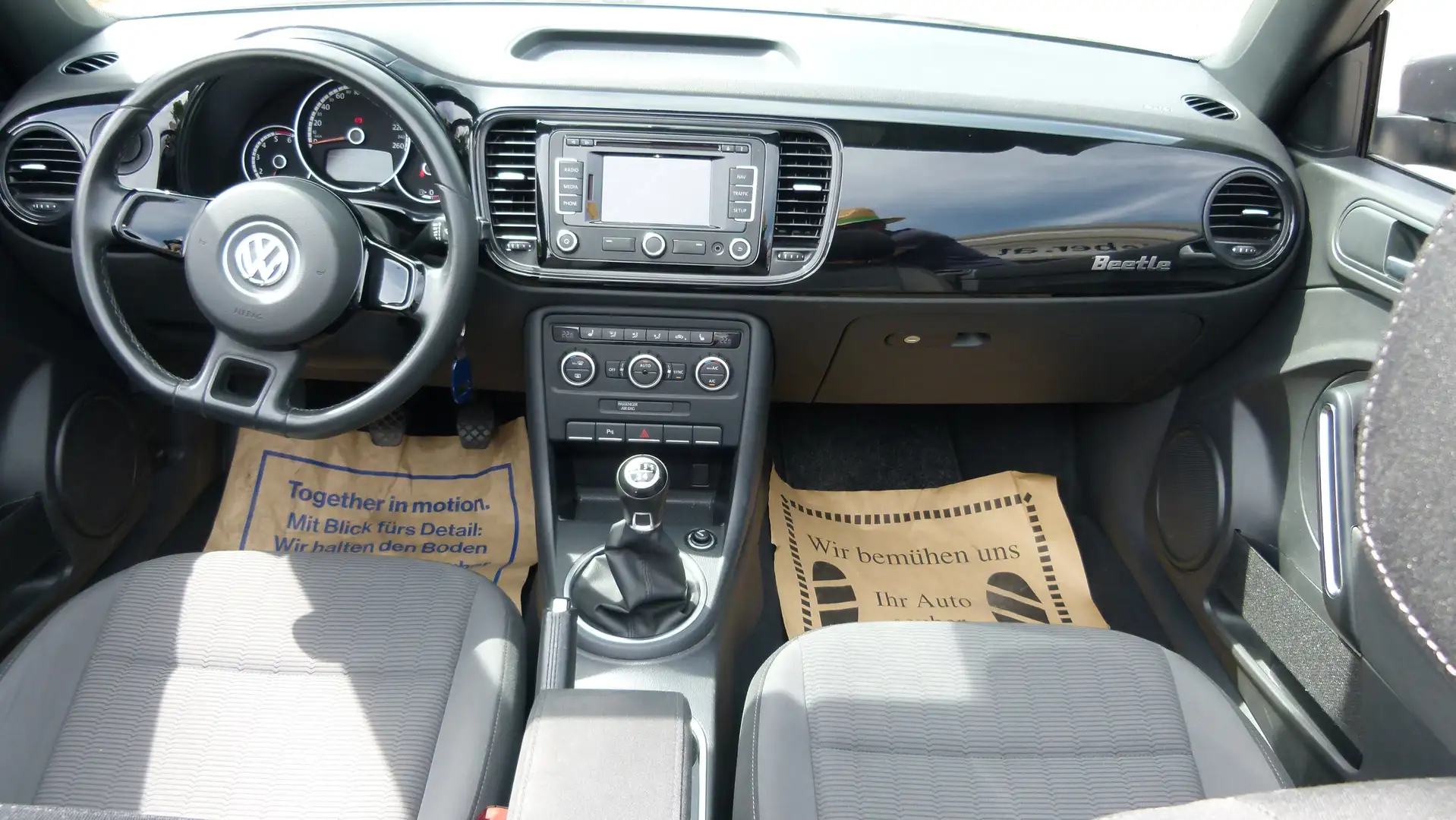 Volkswagen Beetle Cabrio 1,6 TDI 1.BESITZ NAVI TEMPOMAT SITZHEIZUNG Grau - 2