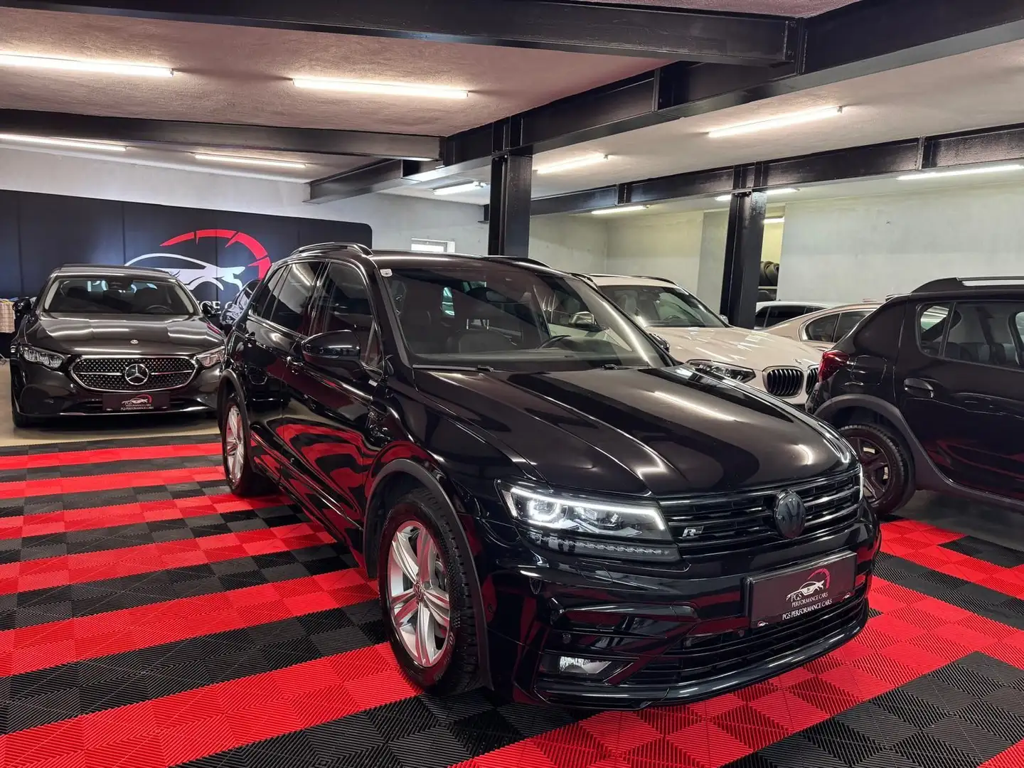 Volkswagen Tiguan 2,0 TSI 4Motion Highline DSG Schwarz - 1