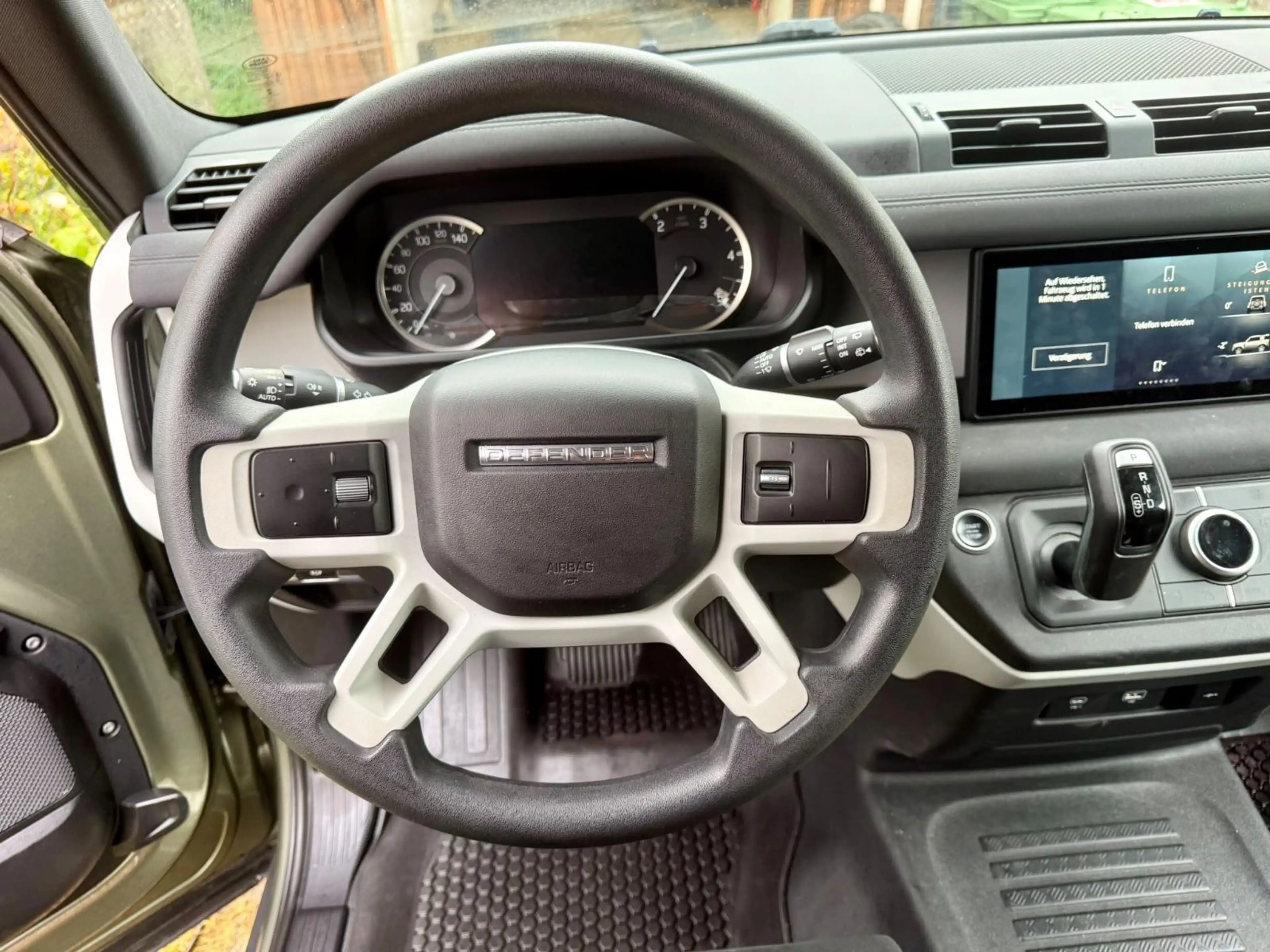 Land Rover Defender 90 Hard Top - Recaro - AHK — photo 9