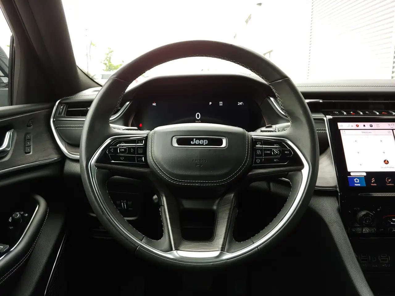 Jeep Grand Cherokee photo Jeep Grand Cherokee