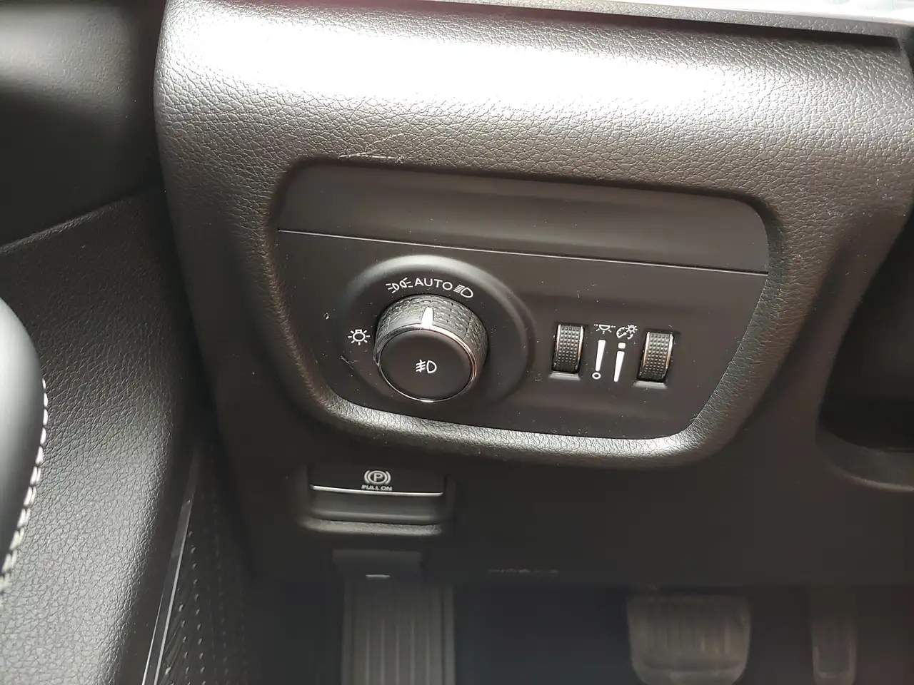 Jeep Grand Cherokee photo Jeep Grand Cherokee