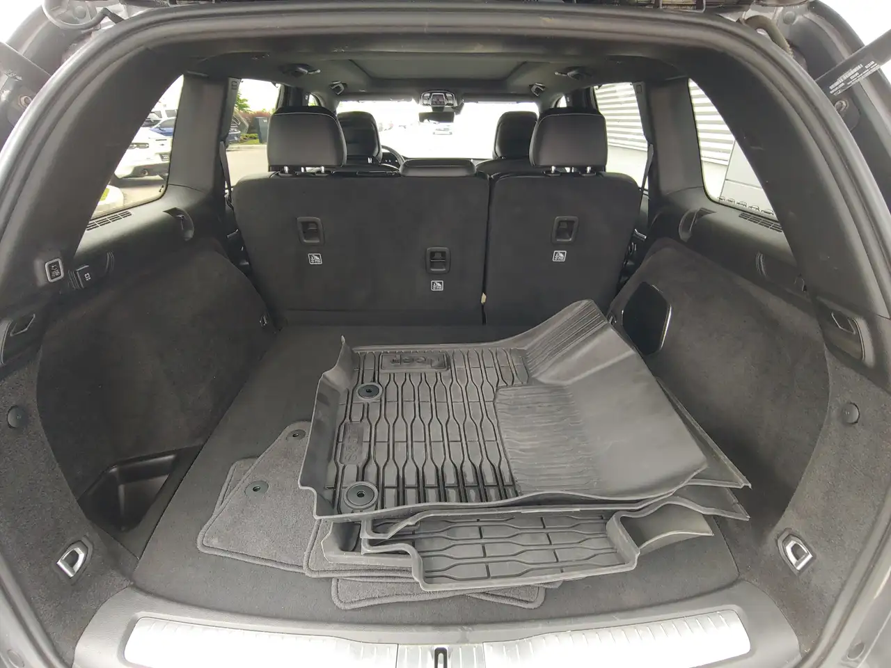 Jeep Grand Cherokee photo Jeep Grand Cherokee