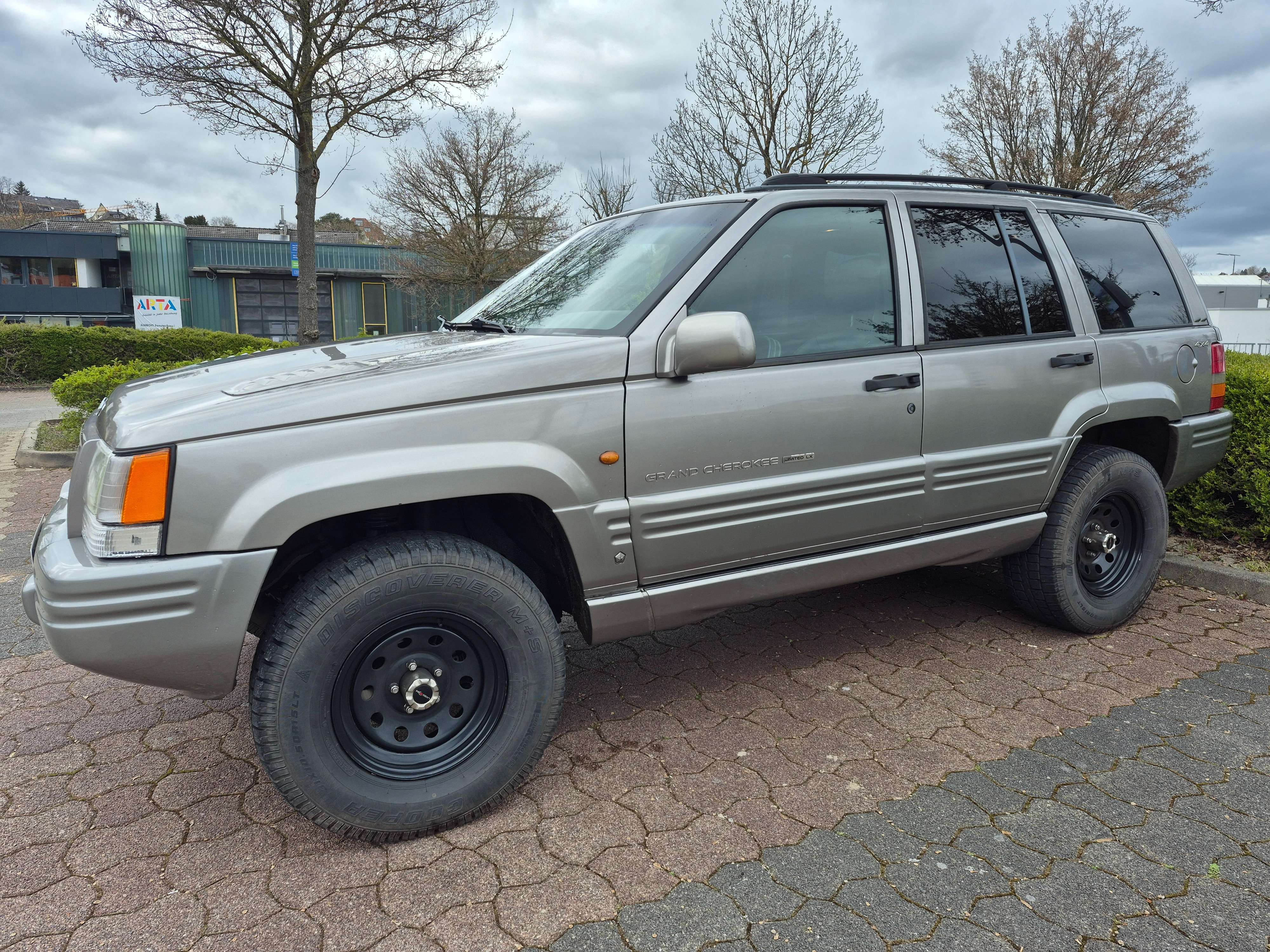 Second hand Jeep Grand Cherokee 5.9