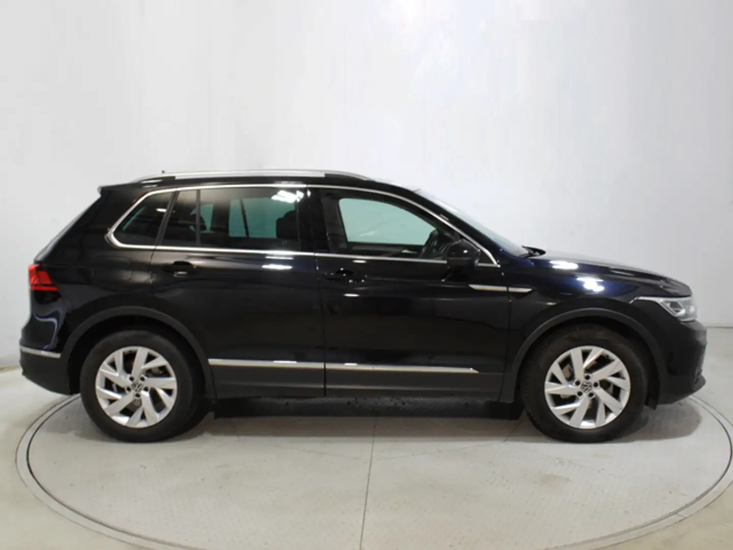 Volkswagen Tiguan 1.5 TSI Life DSG 110kW Zwart - 2