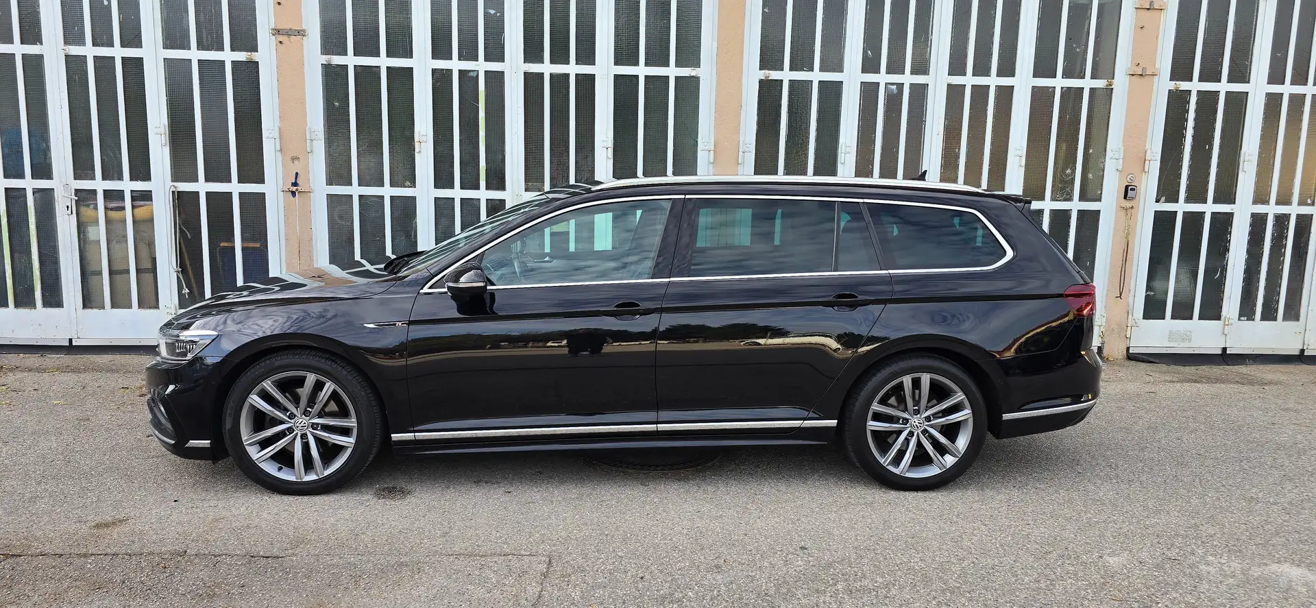 Volkswagen Passat Variant Elegance 2,0 TDI DSG R-Line *Keyless*Sofort Kredit Schwarz - 2