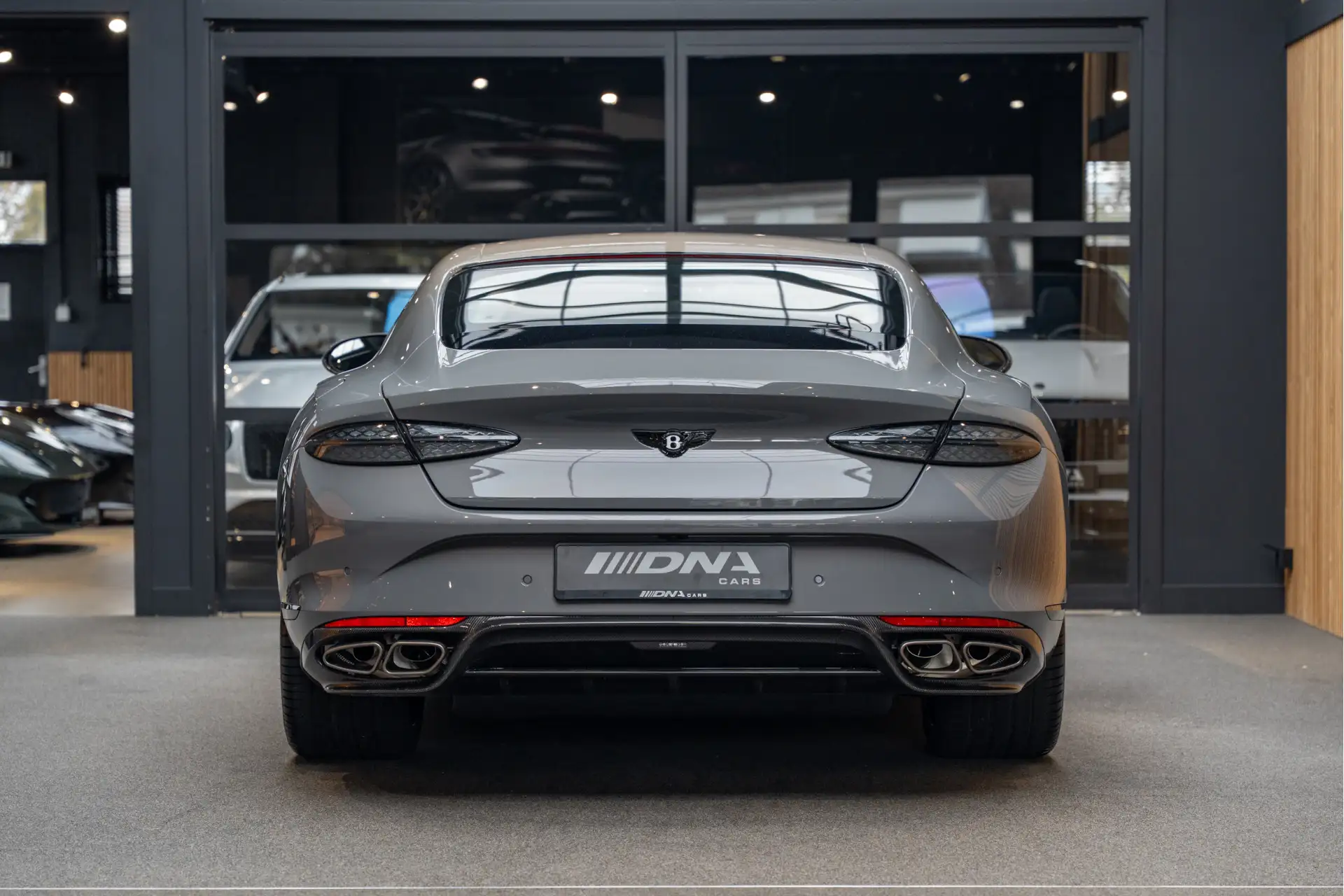 벤틀리 컨티넨탈 4.0 V8 Plug-in Hybrid 2026 실버 사진 4