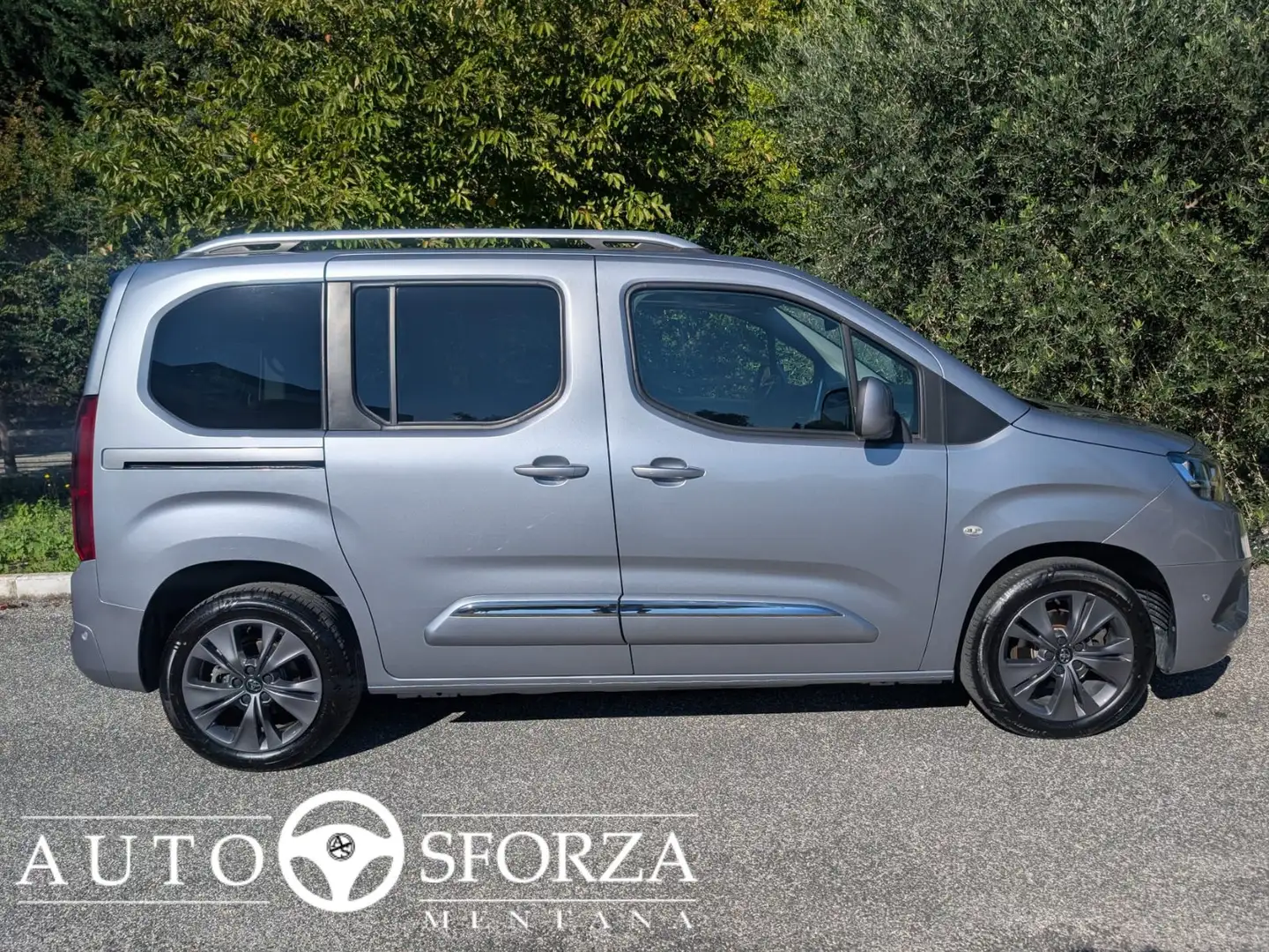 Toyota Proace City 1.5 D Verso Luxury 5 Posti Tetto Panoramico E6d Grigio - 2