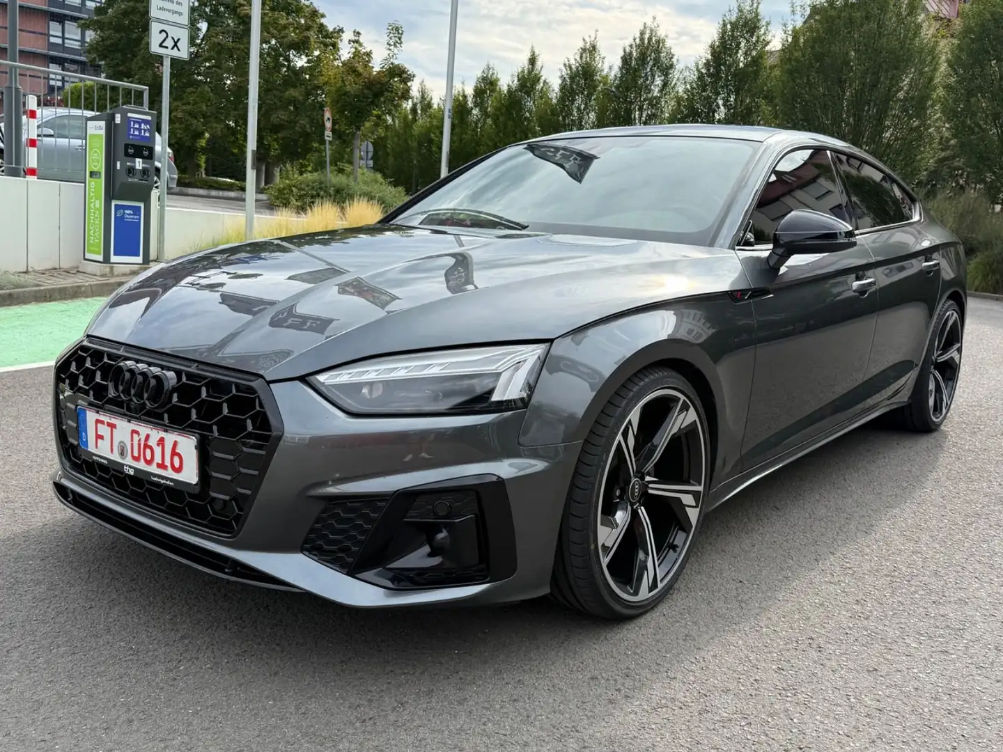 Audi A5 2.0TDI S tronic SB S line 360Kamera/Massage Grau - 2