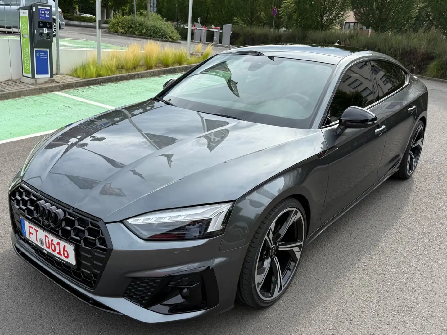 Audi A5 2.0TDI S tronic SB S line 360Kamera/Massage Grau - 1