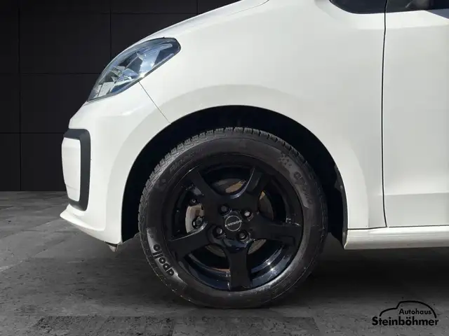 Volkswagen up! view 12