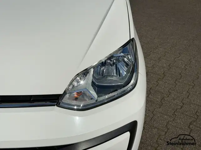 Volkswagen up! view 11