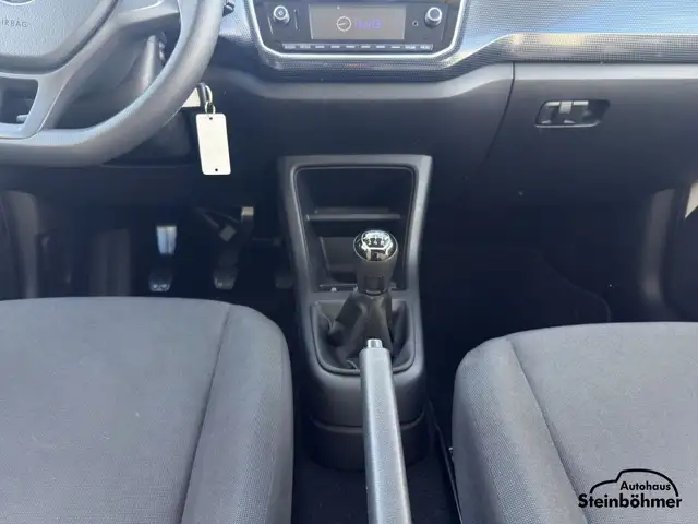 Volkswagen up! view 20