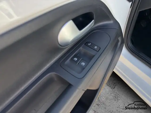Volkswagen up! view 16