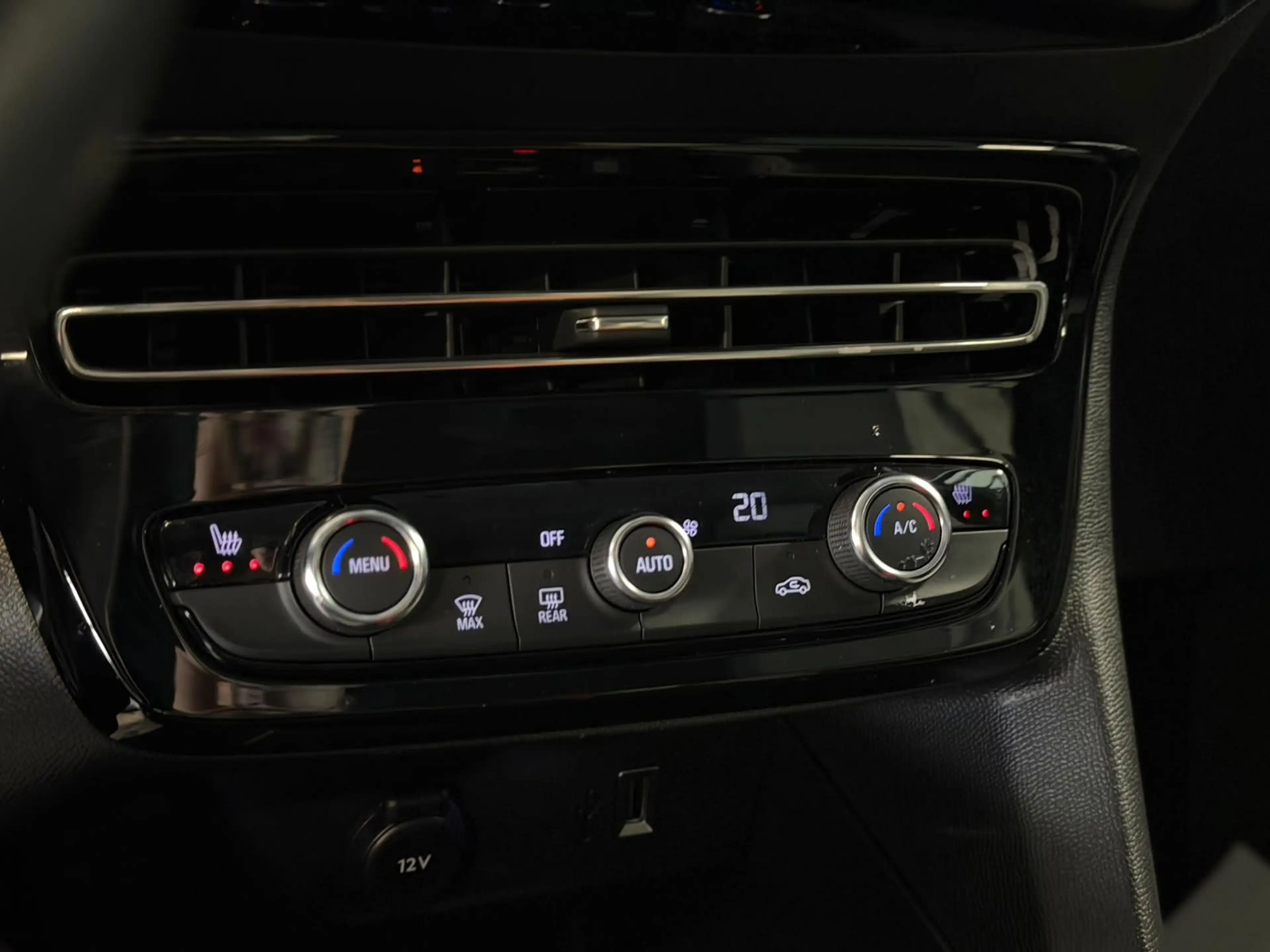 Opel Mokka-E Elegance 11Kw LED+SHZ/LHZ+TEMP+KAM+CARPL — photo 13