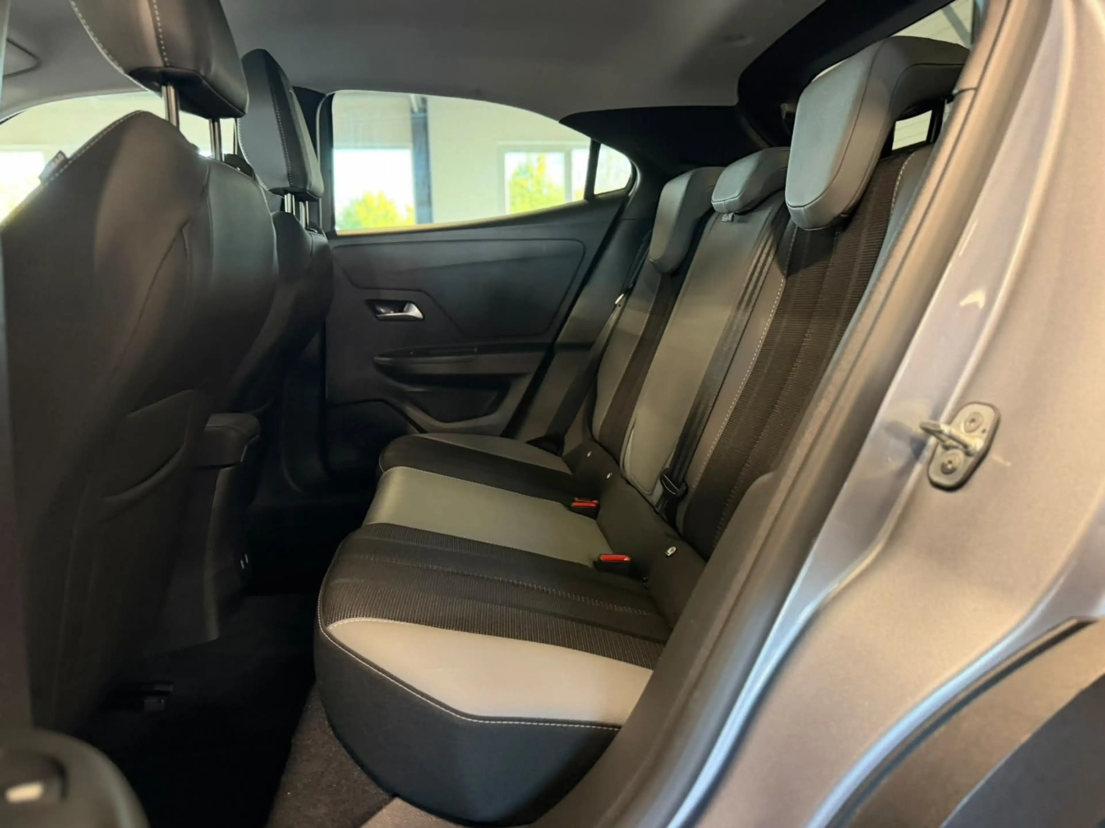 Opel Mokka-E Elegance 11Kw LED+SHZ/LHZ+TEMP+KAM+CARPL — photo 14