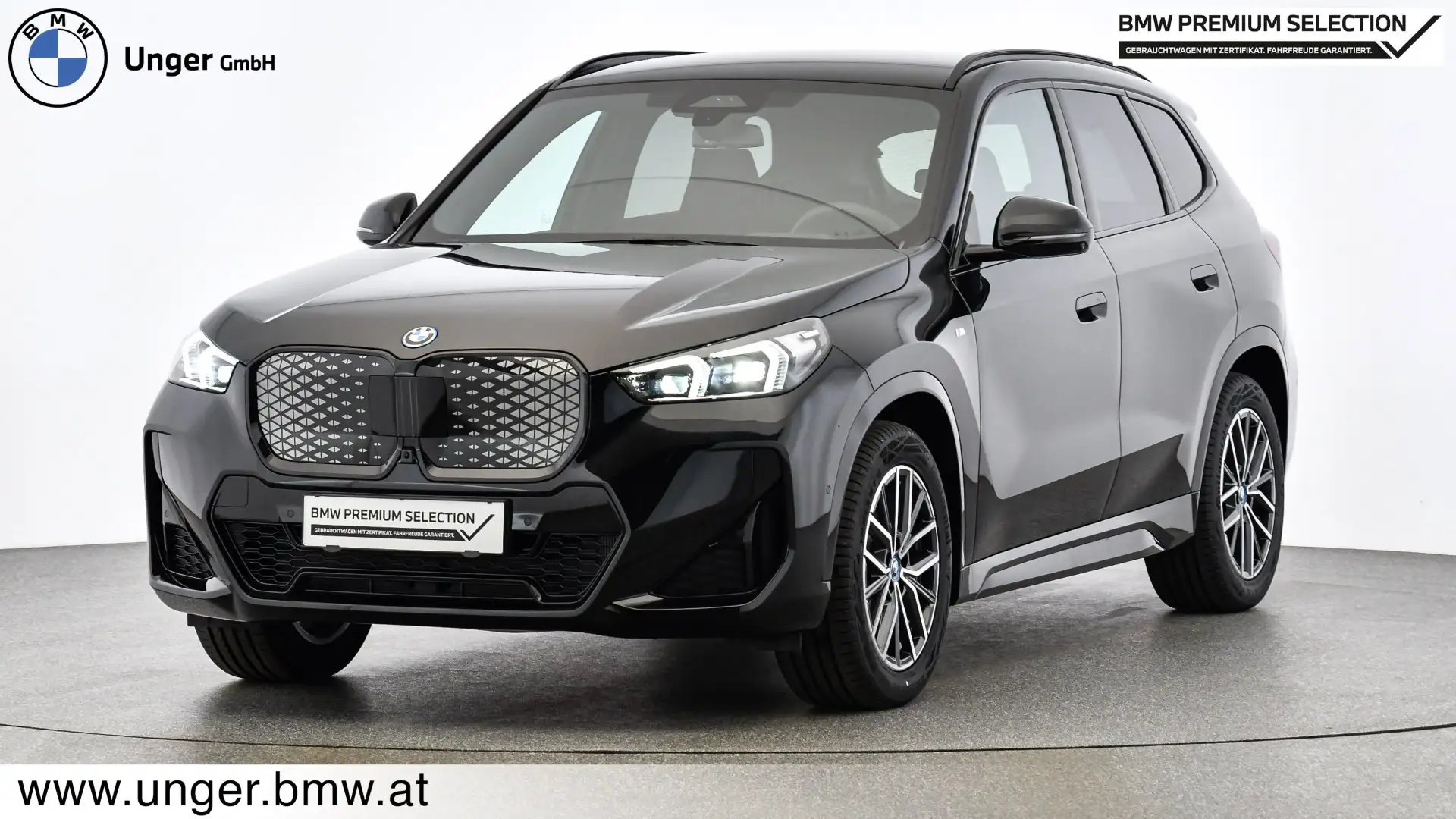 BMW iX1 xDrive30 Schwarz - 1