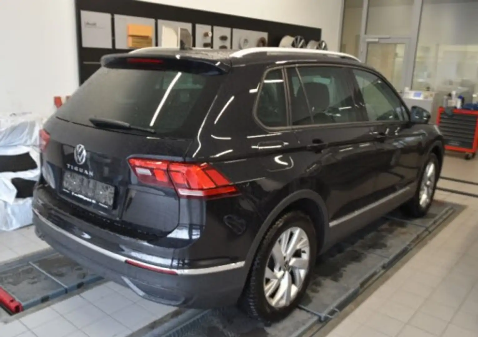Volkswagen Tiguan 1.5 TSI Life eKLAPPE ACC NAVI LED APP Schwarz - 2