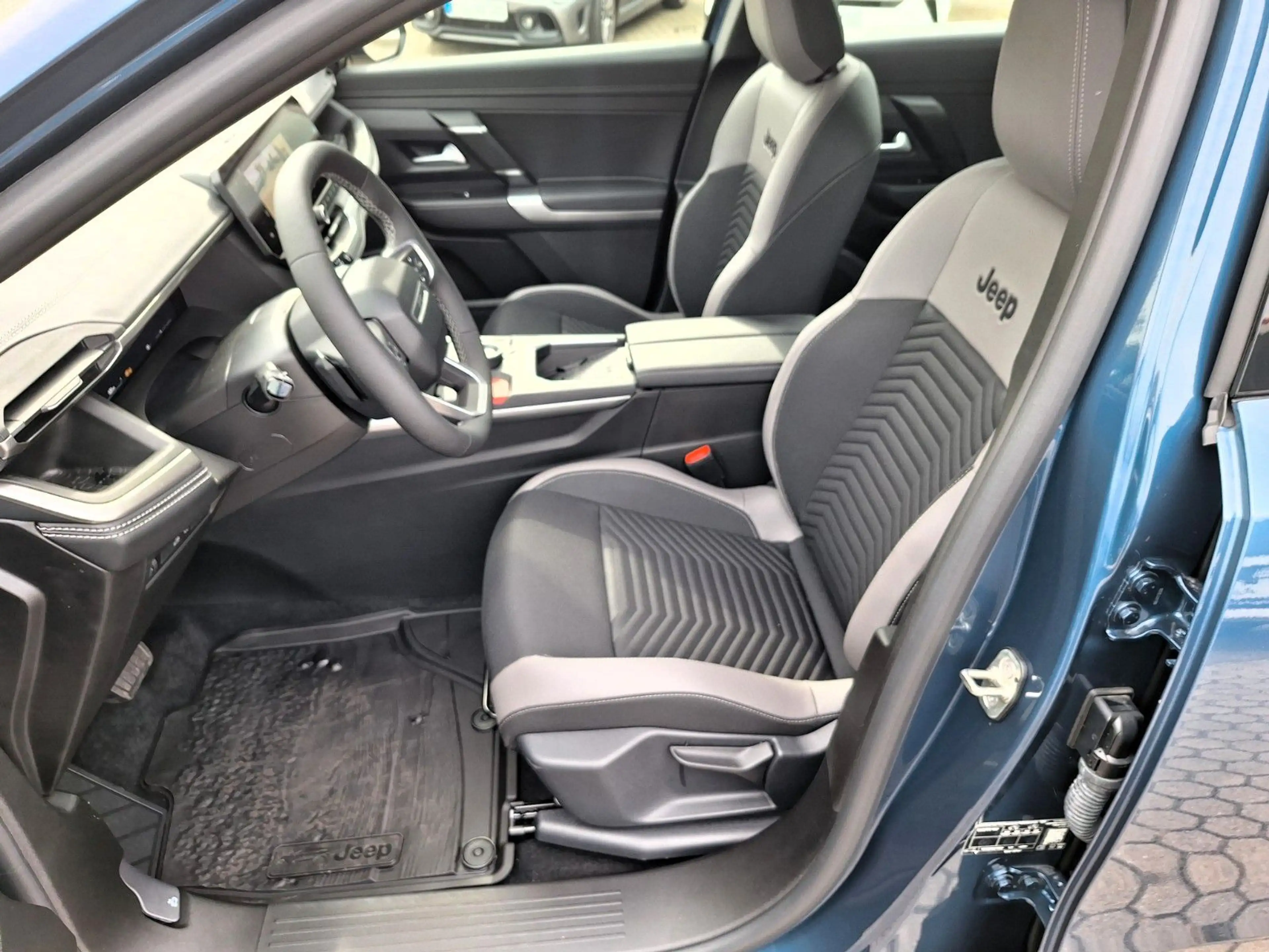 Jeep Compass 1.2 eDCT Altitude *Winter+Komfortpaket* — photo 11