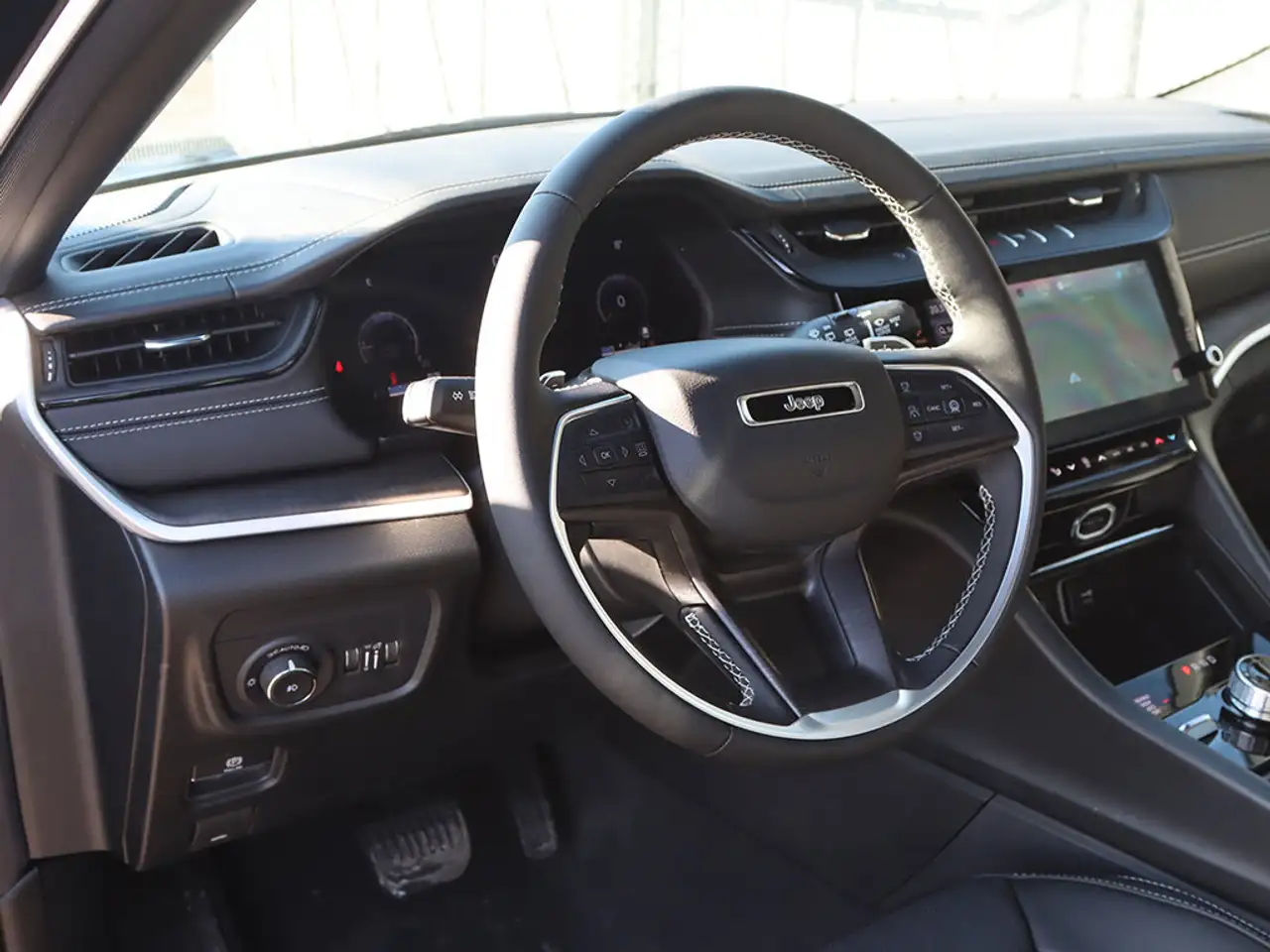 Jeep Grand Cherokee снимка Jeep Grand Cherokee