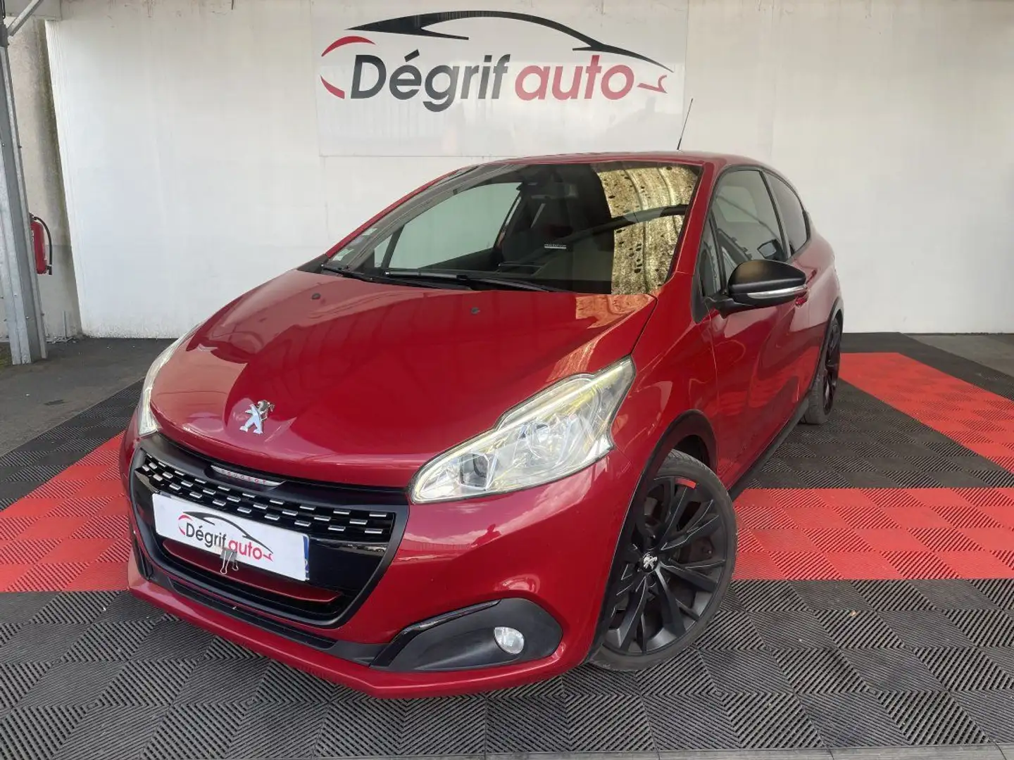 Peugeot 208 1.6 THP 208ch SetS BVM6 GTi Rouge - 1