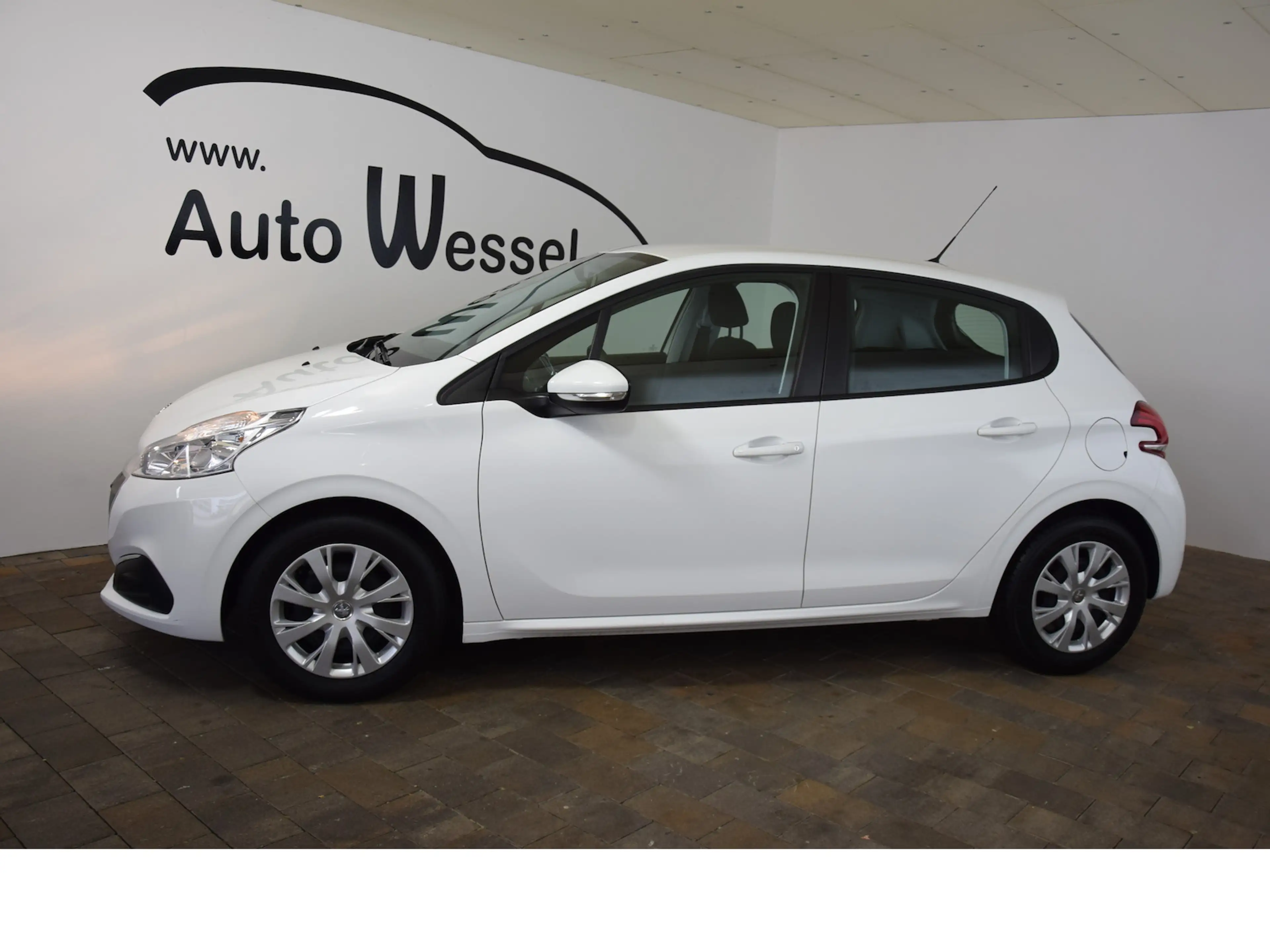 Peugeot 208 Active Navi Klima Touch 2-Sitzer Ladefläche — photo 5