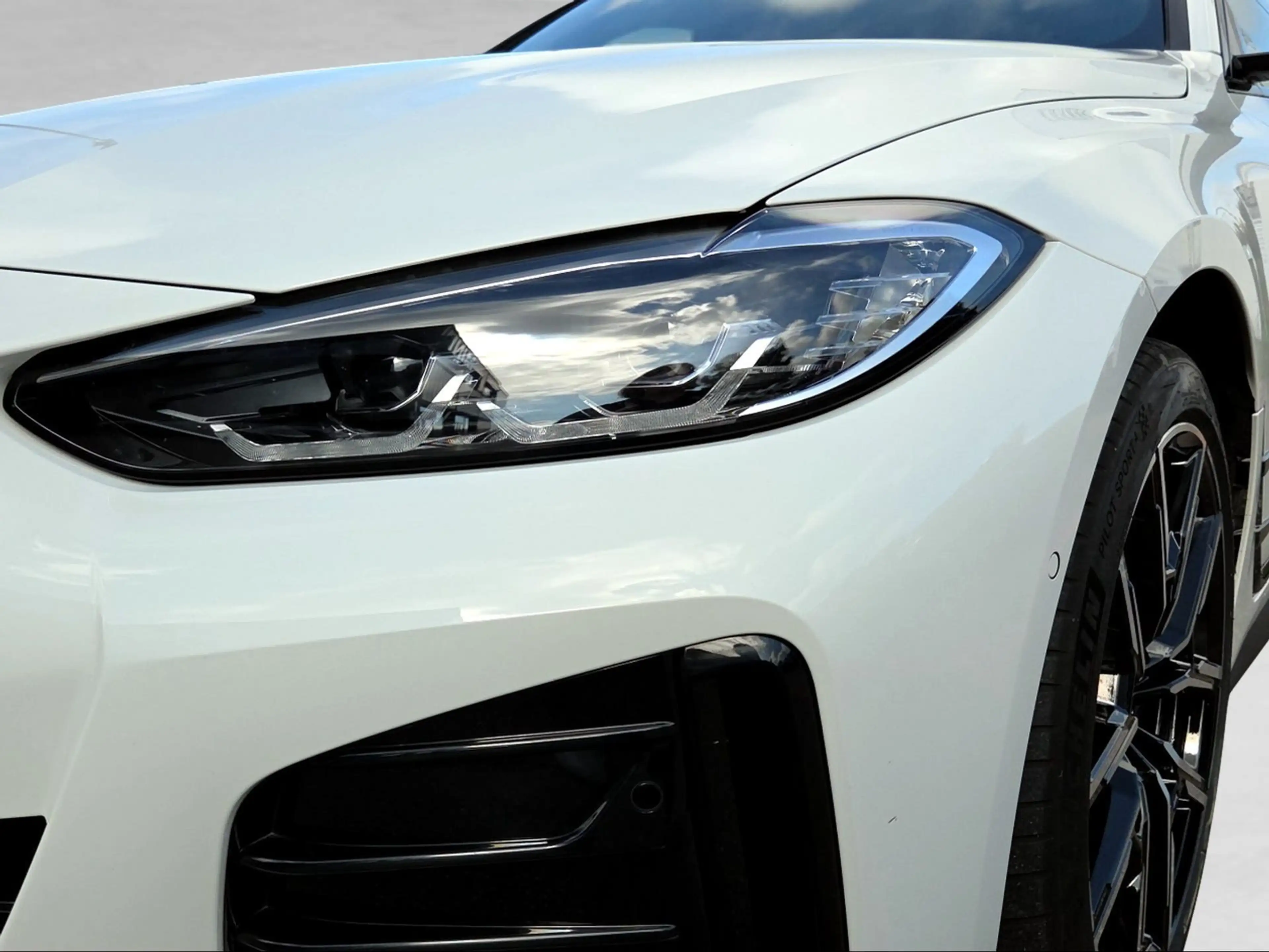 BMW i4 eDrive40 Gran Coupé M Shadow Line M Sportpaket — photo 12