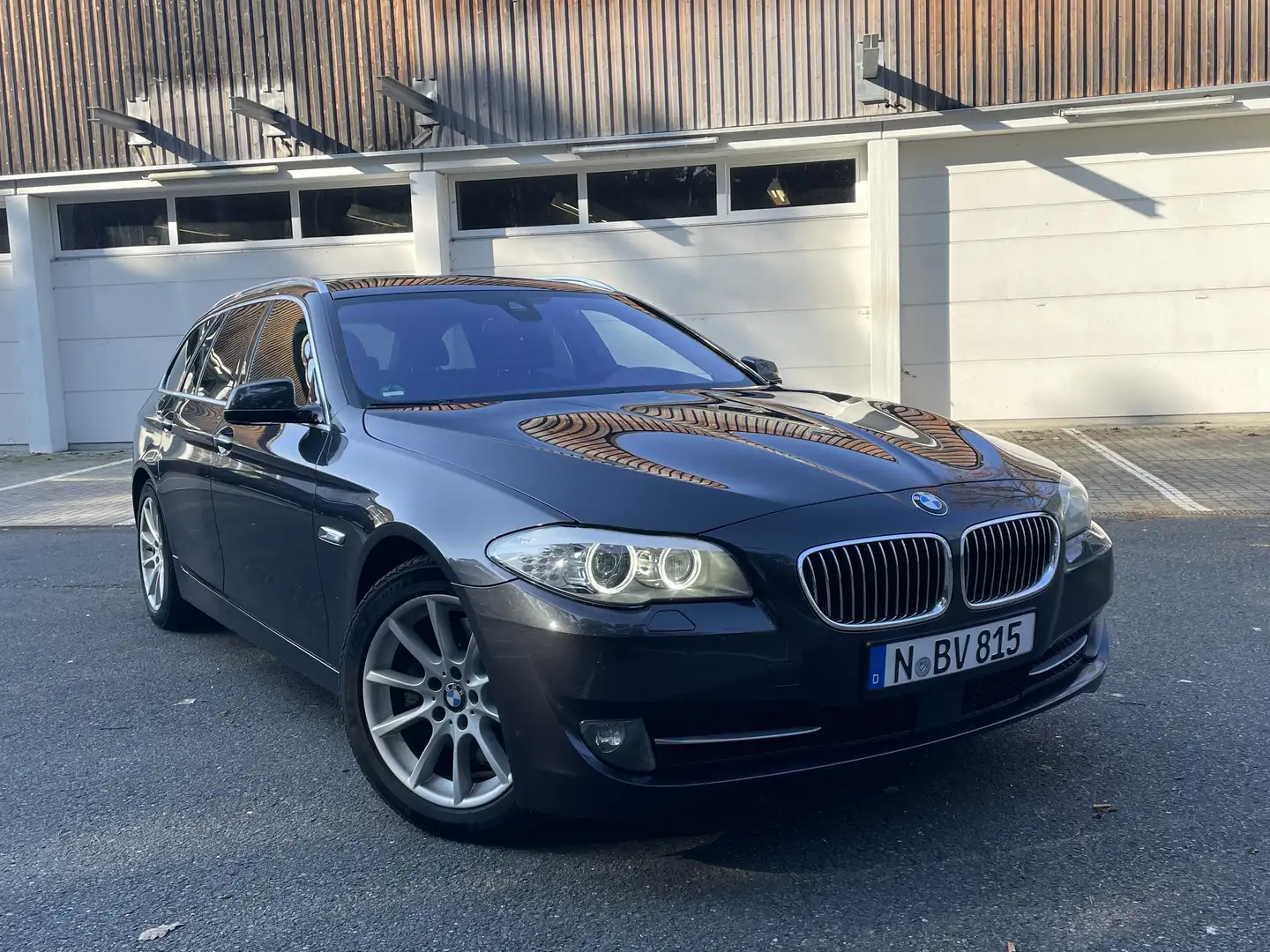 BMW 530 530d F11 Vollausstattung gepflegt AHK Comfort Grau - 1
