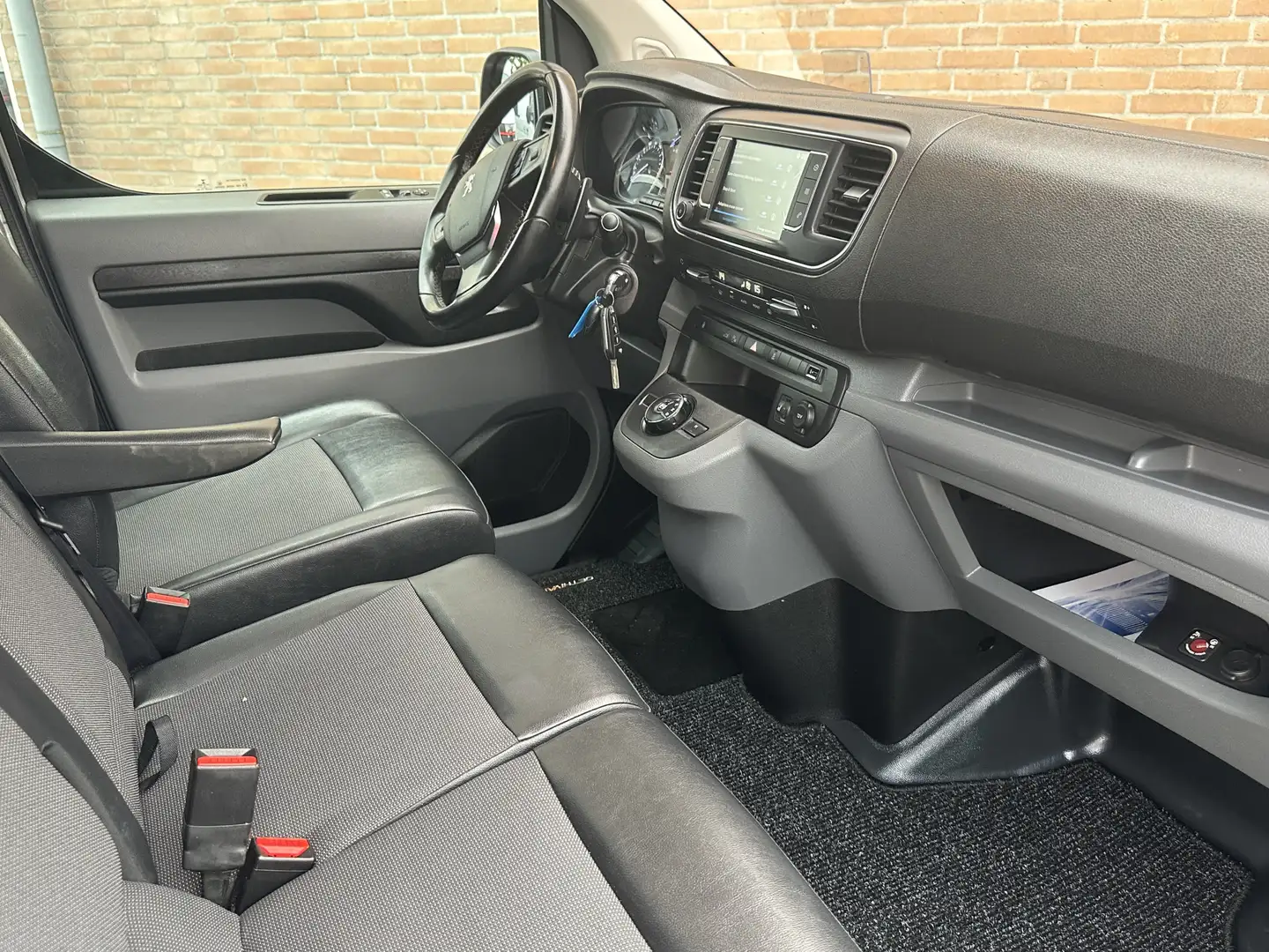 Peugeot Expert 2.0BlueHDI 180PK L3 Automaat / Carplay / Cruisecon Zilver - 2