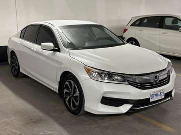 4dr I4 CVT LX