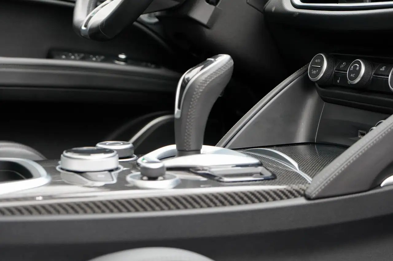 Alfa Romeo Stelvio 2022 — фото 13